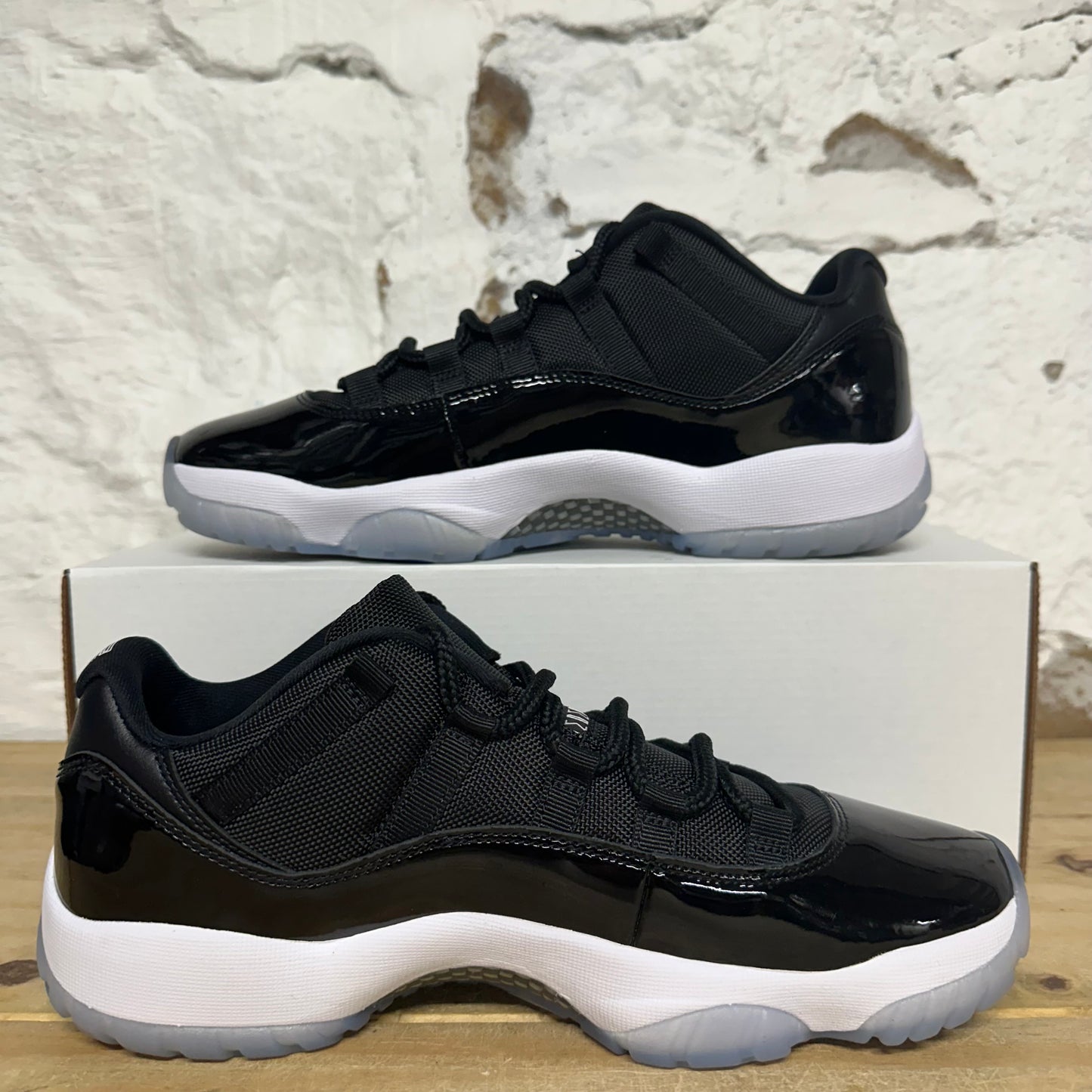 Air Jordan 11 Low Space Jam Sz 9