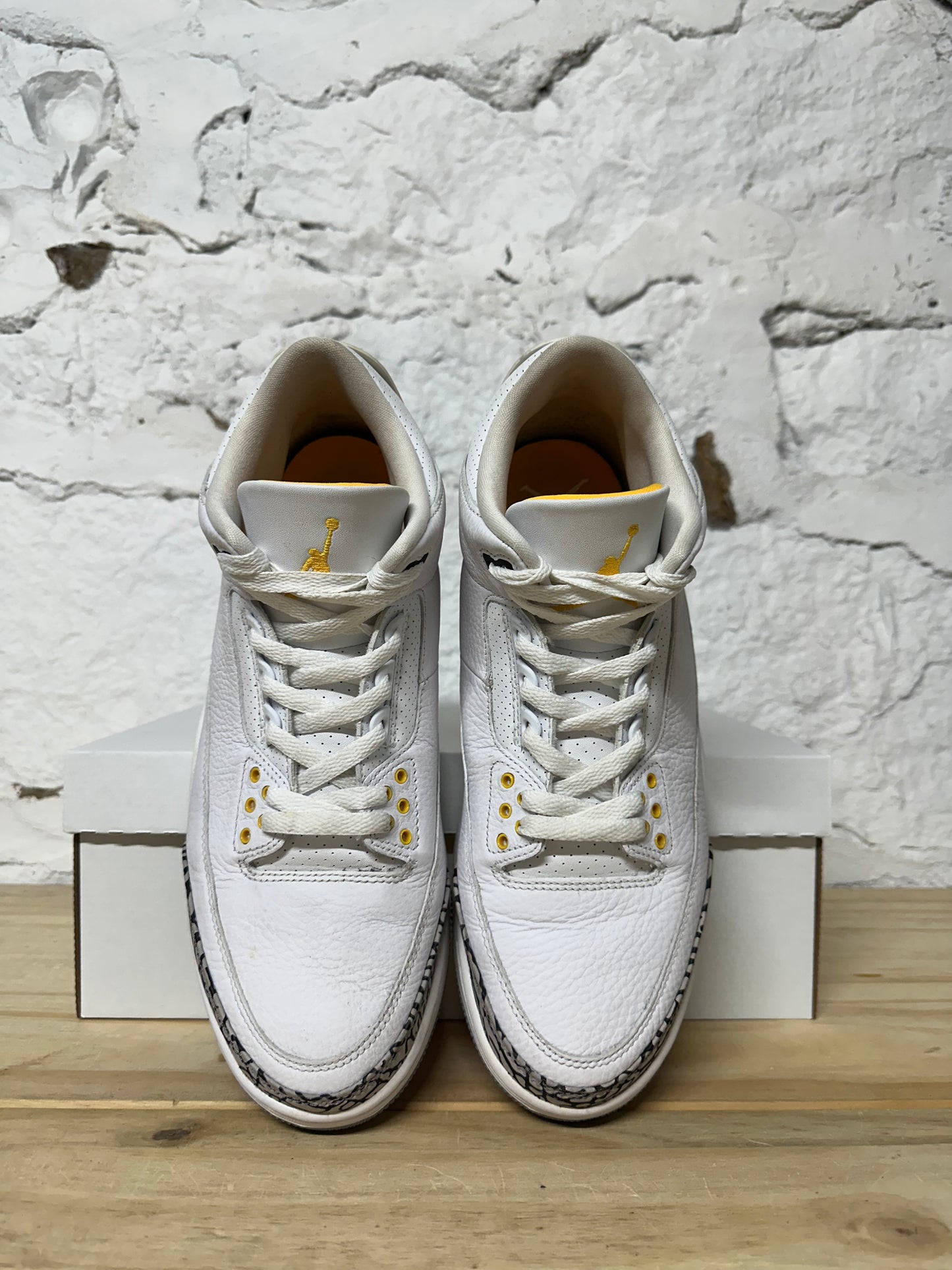 Air Jordan 3 Laser Orange Sz 10.5 (12W)