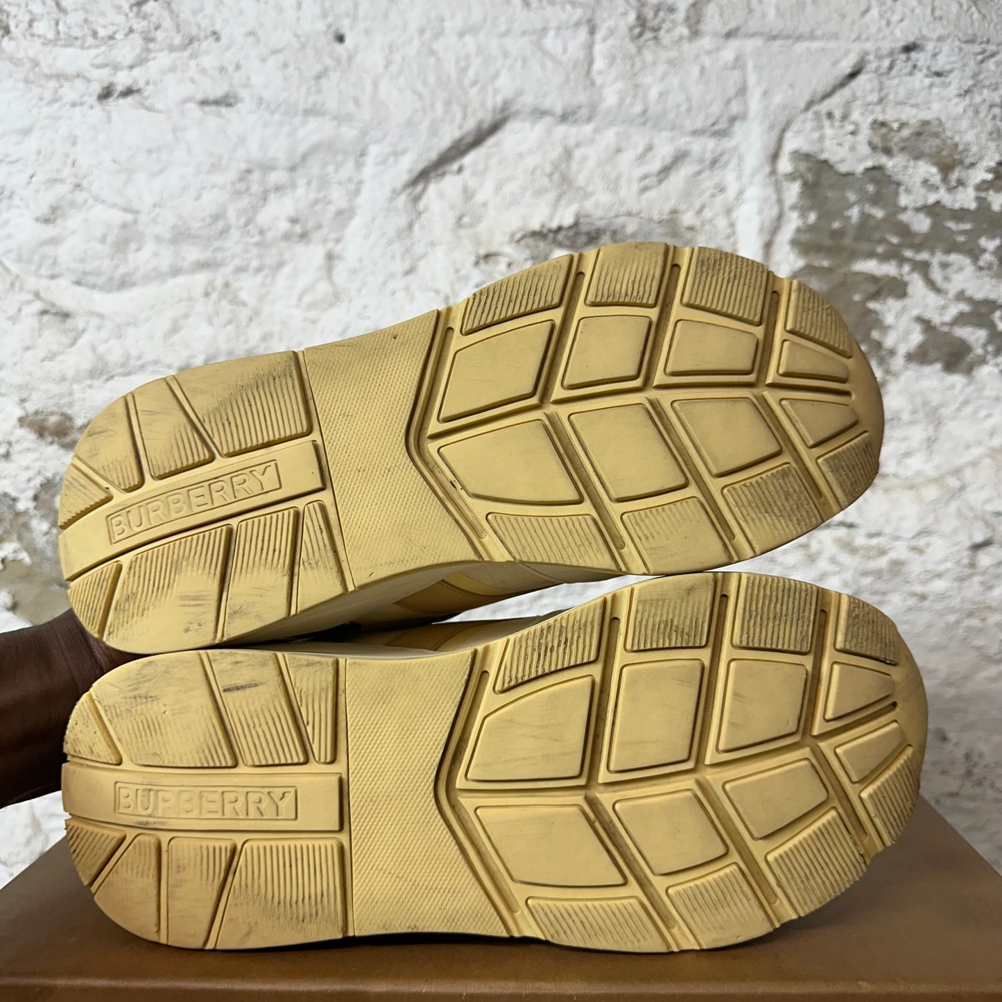 Burberry Ramsey Tan Vanilla Sneaker Sz 6.5 (39.5)