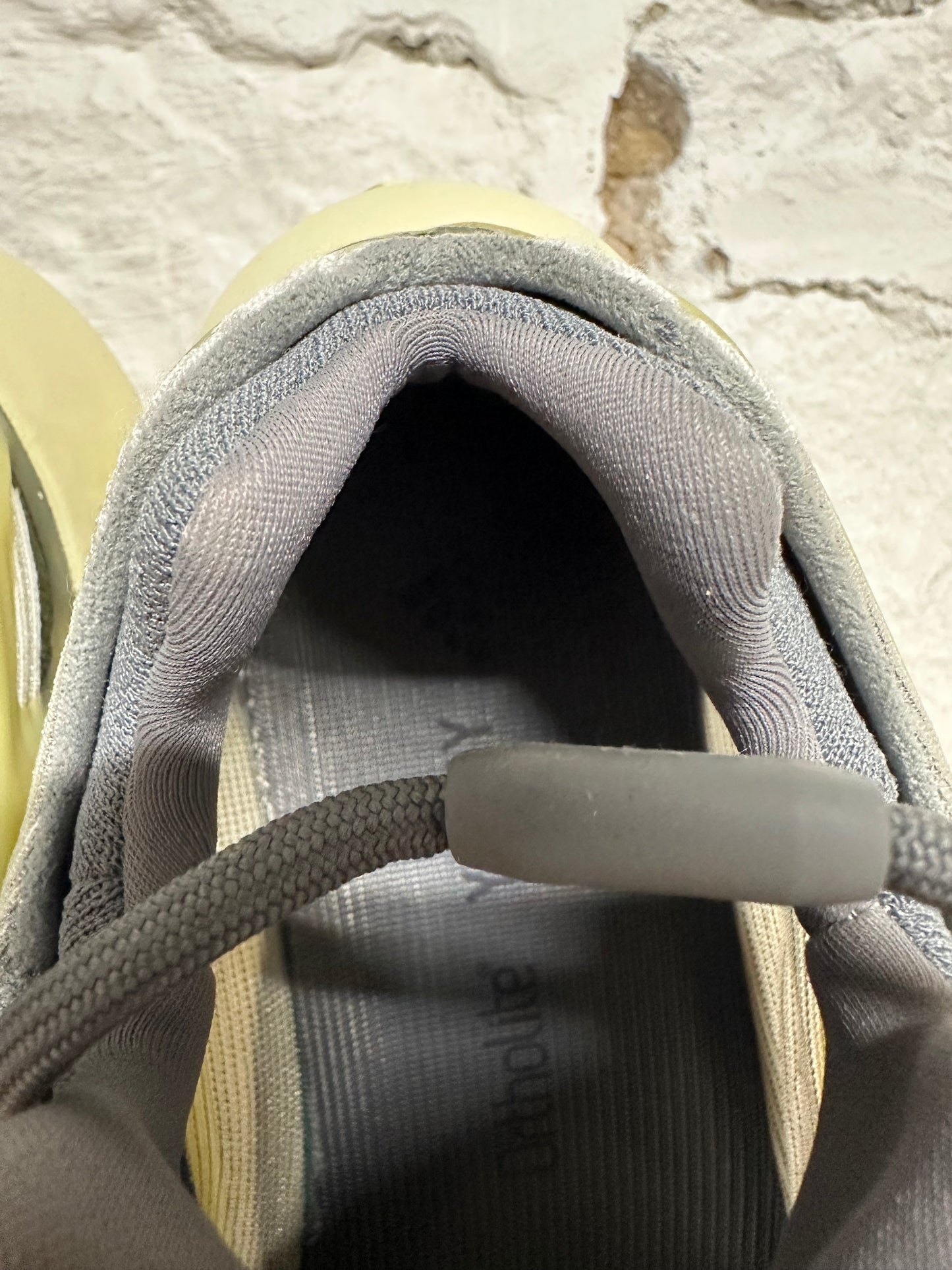Yeezy 700 Faded Salt Sz 8