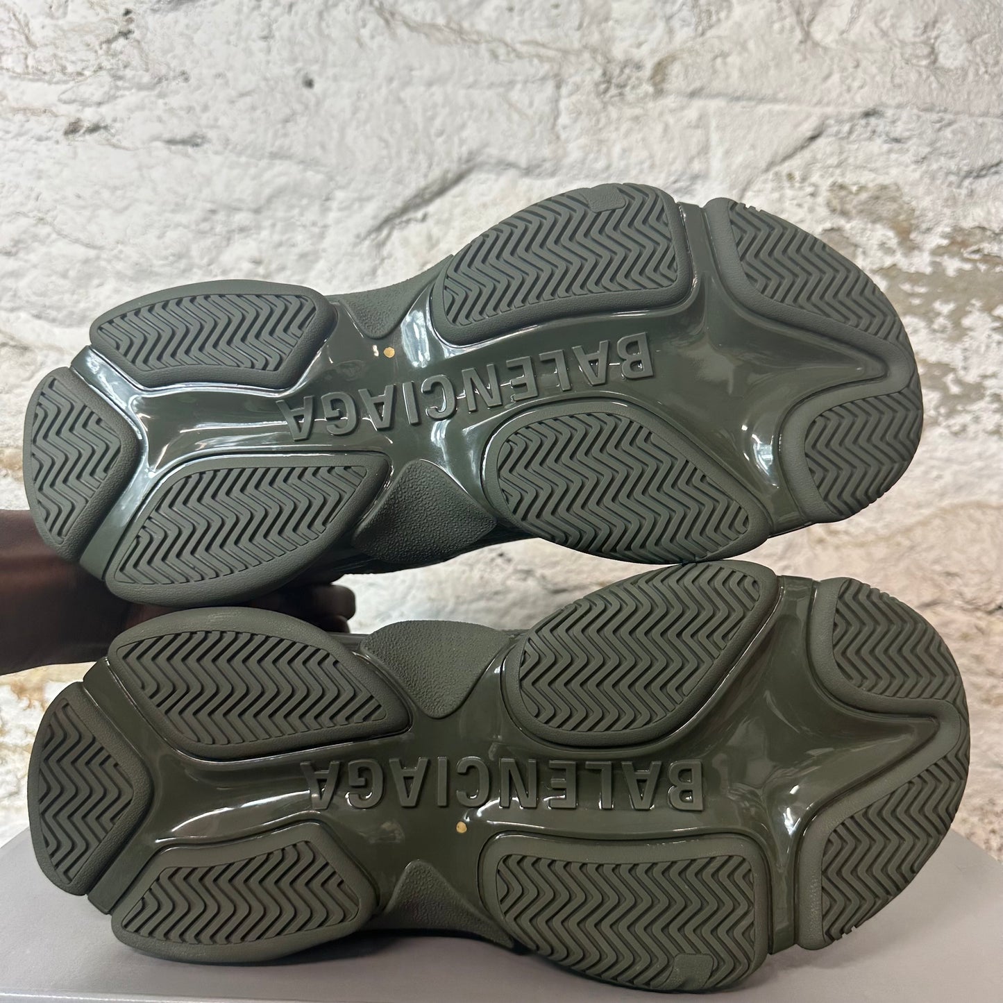 Balenciaga Triple S Khaki Black Sneaker Sz 8 (41) DS