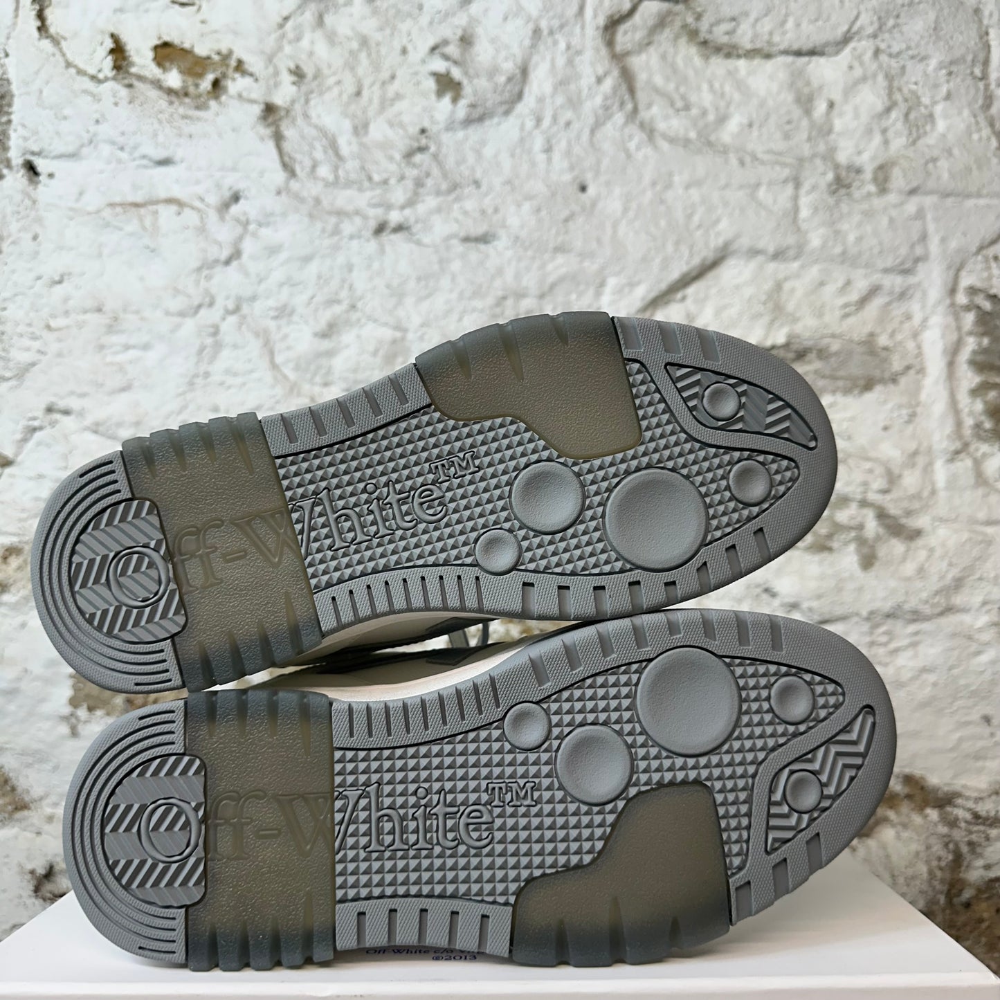 Off White Out Of Office Gray White Sneaker Sz 7 (40) DS