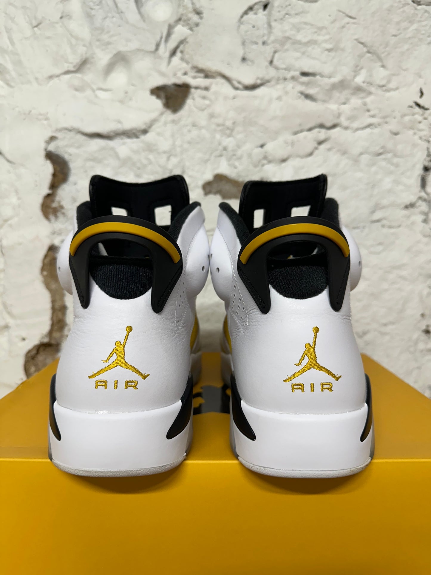 Air Jordan 6 Yellow Ochre Sz 12