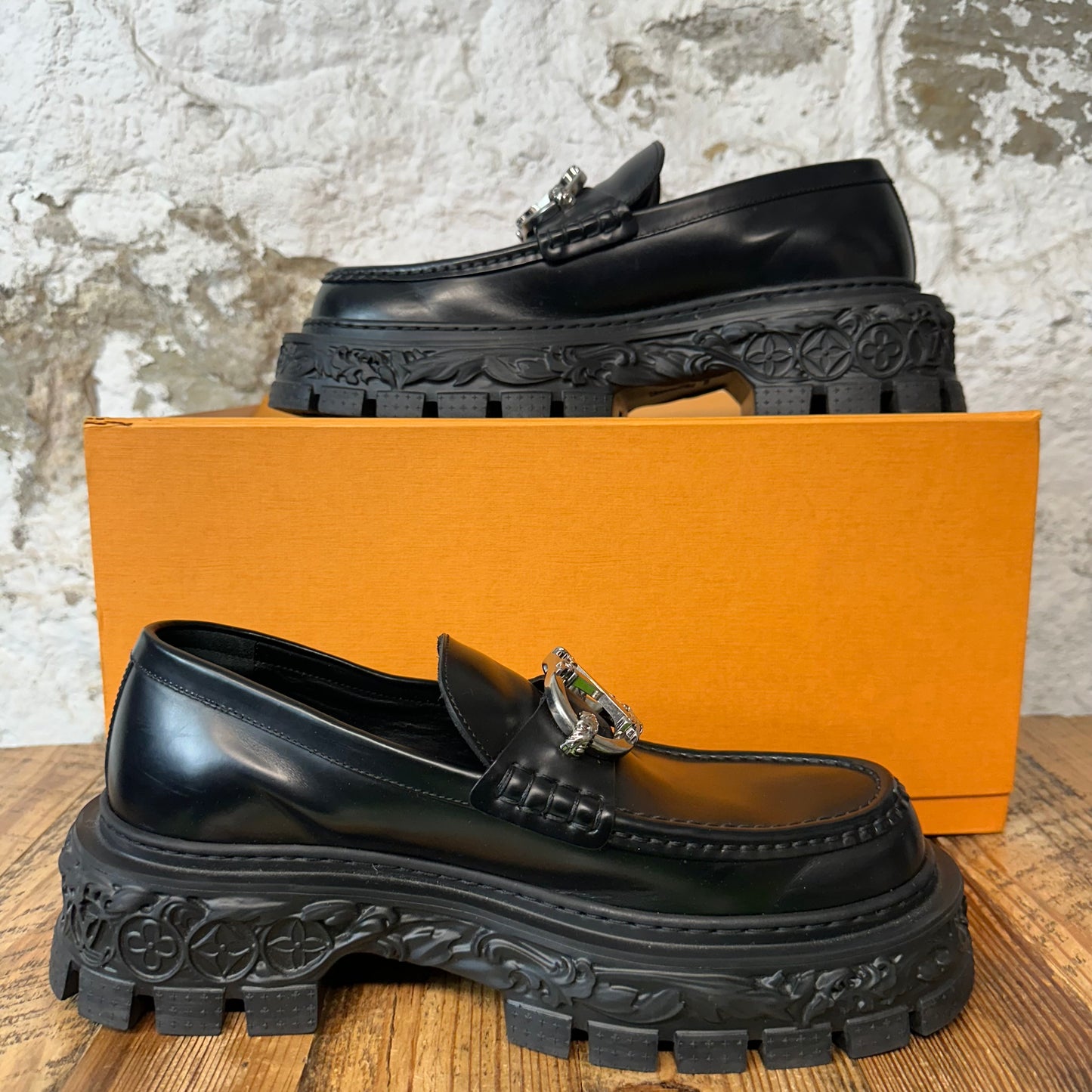 Louis Vuitton Black Baroque Loafer Sz 9.5 (8LV)