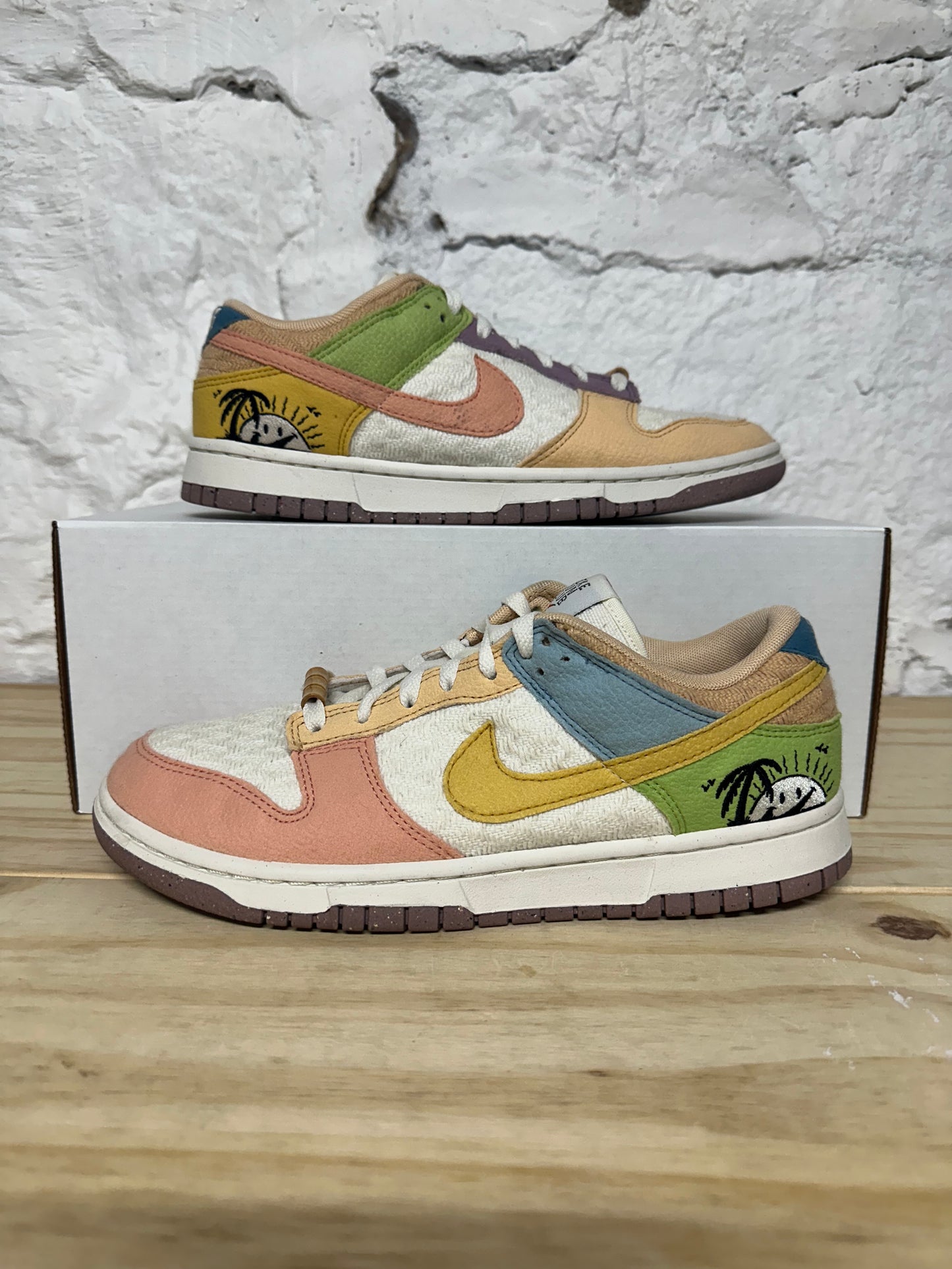 Nike Dunk Low Sun Club Sz 8.5 (10W)