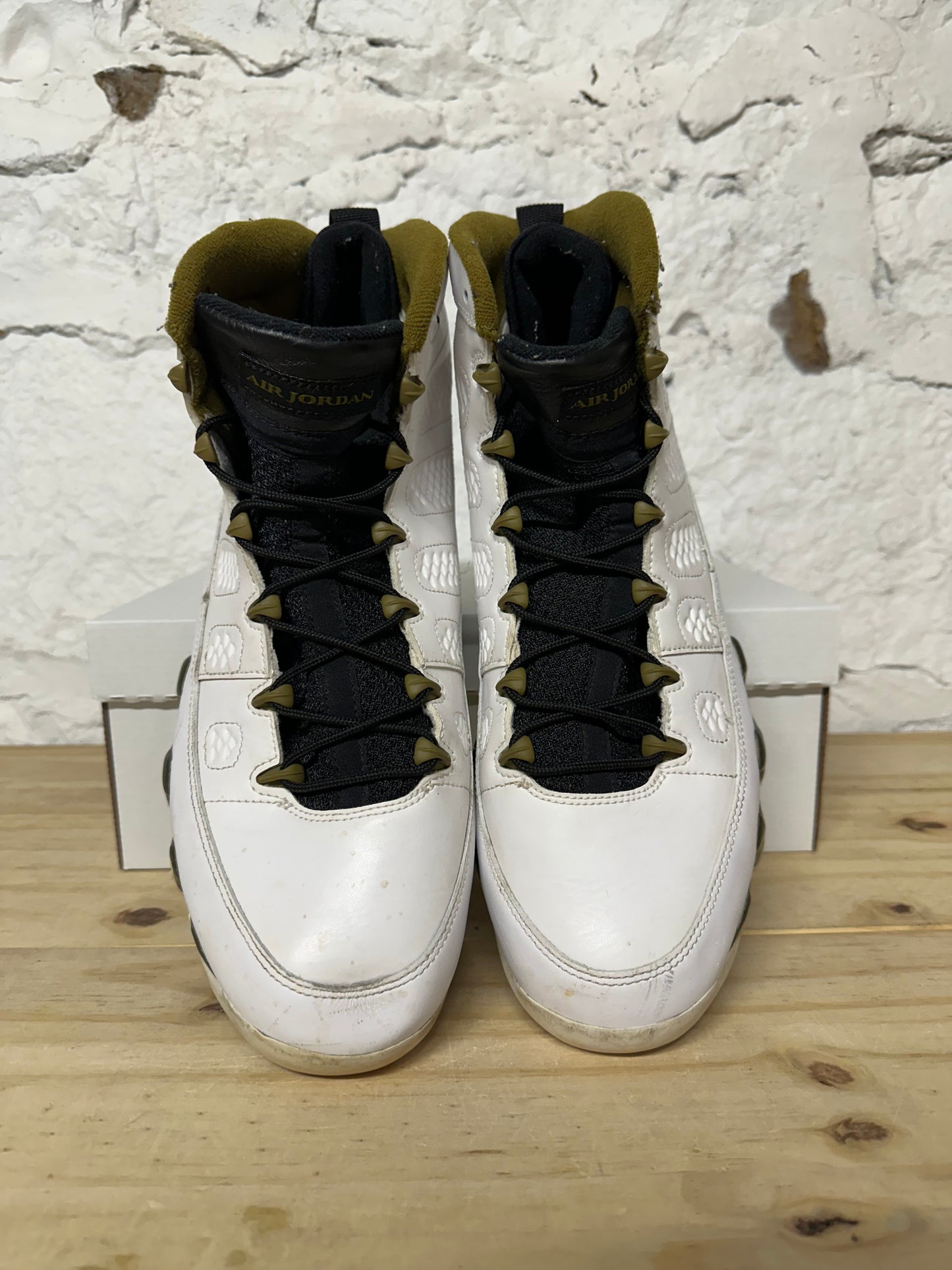 Air Jordan 9 Statue Sz 13