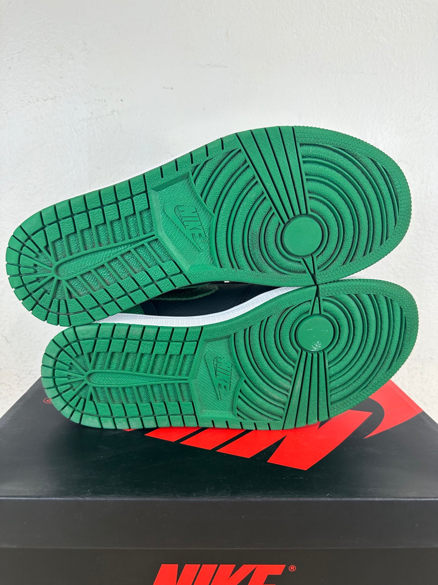 Air Jordan 1 High Pine Green Black Sz 8