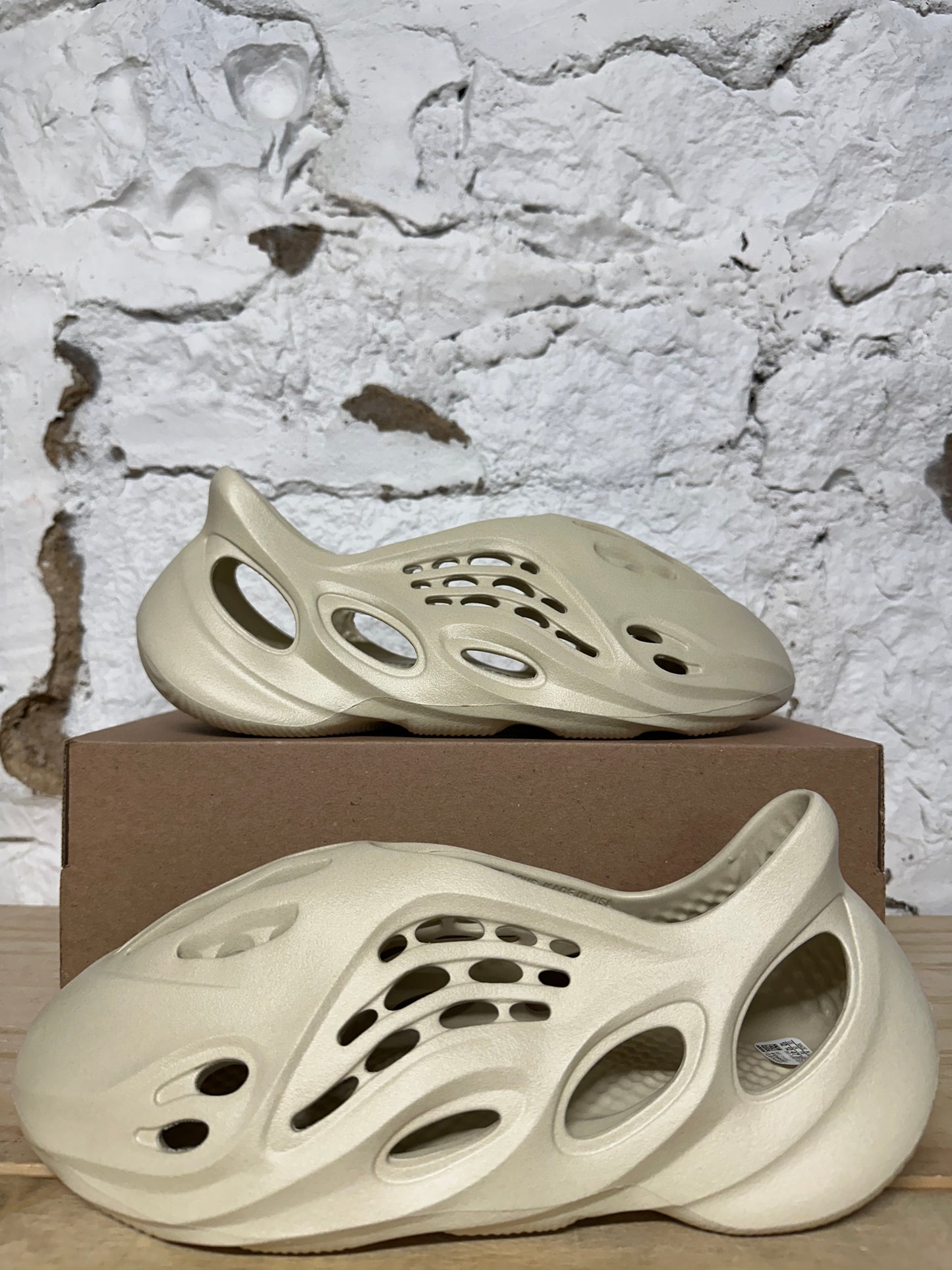 Yeezy Foam RNNR Sand Sz 12 DS