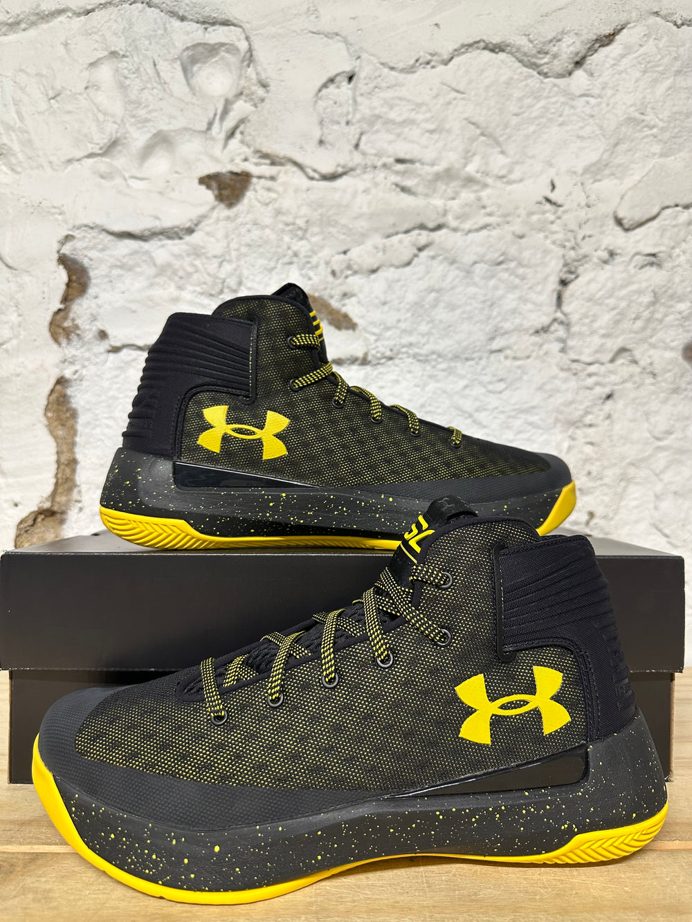 Under Armour Curry 3Zer0 Black Yellow Sz 10 DS