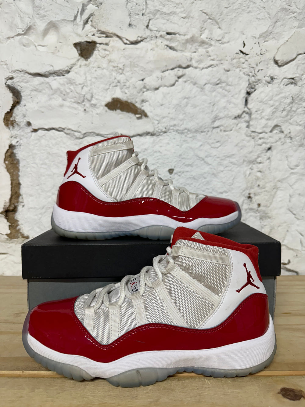 Air Jordan 11 High Cherry Sz 7Y