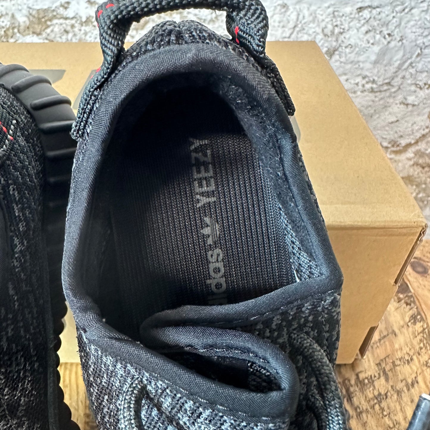 Yeezy 350 Pirate Black Sz 8 DS