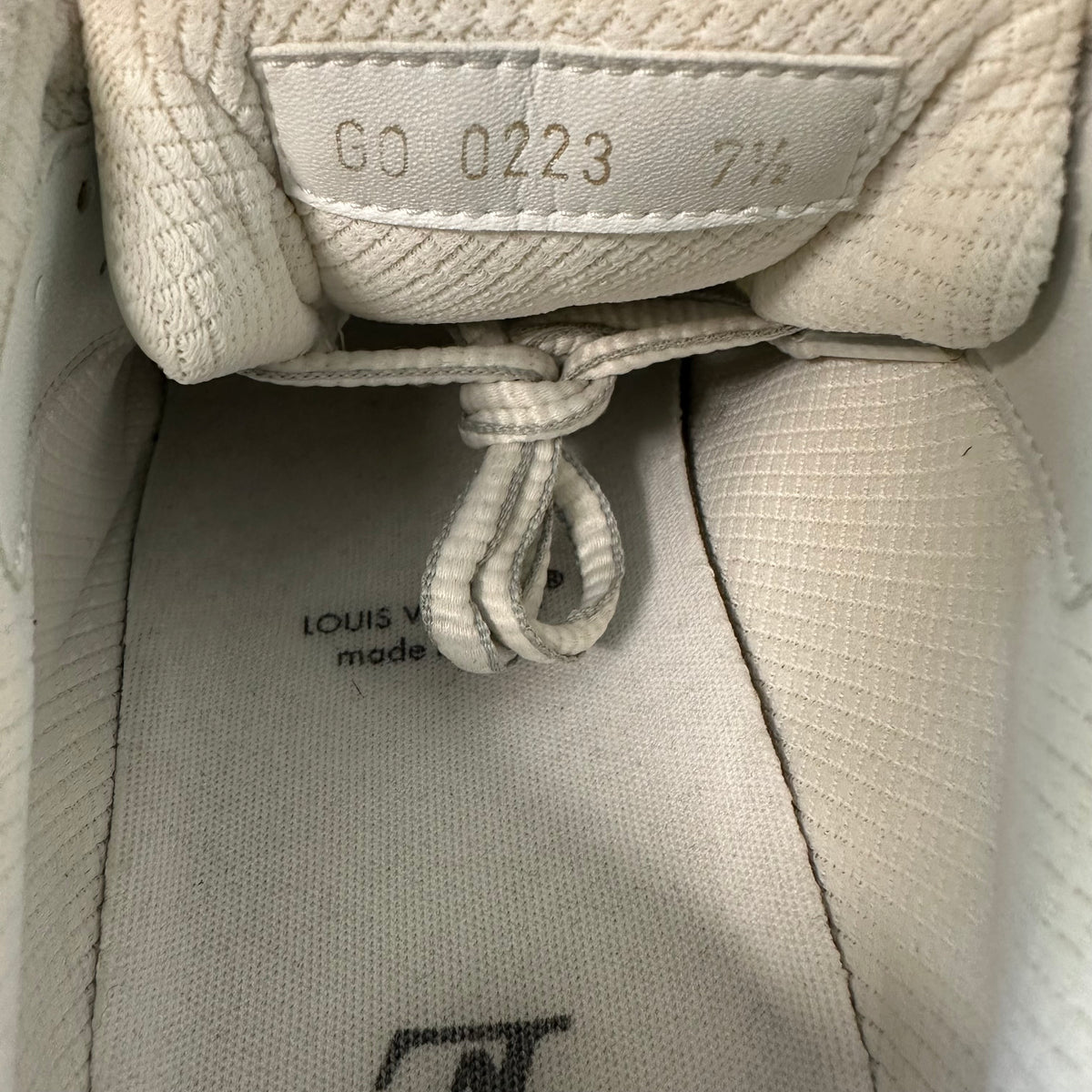 Louis Vuitton White Grey Tatic Runner Sneaker Sz 9 (7.5LV)