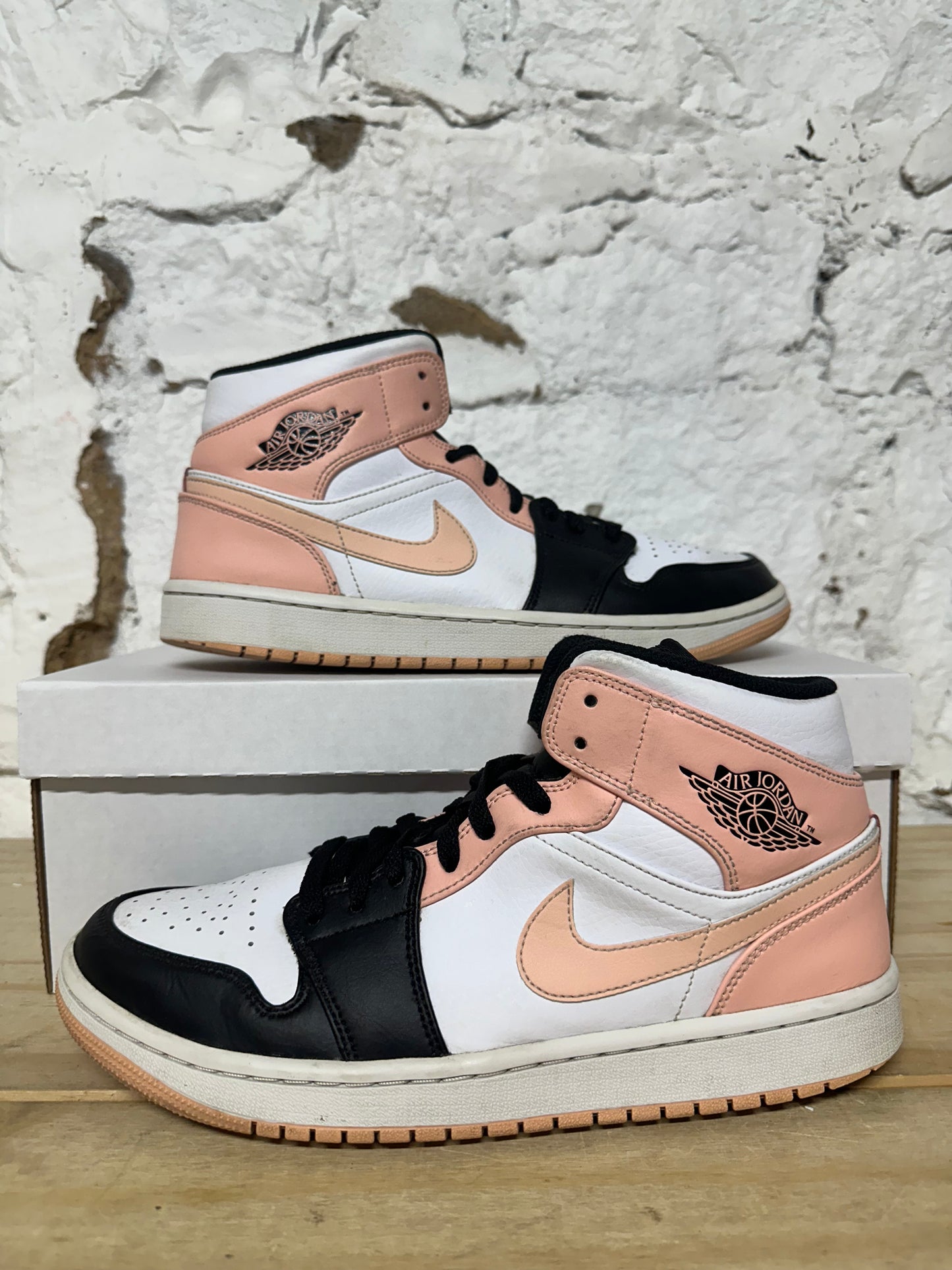Air Jordan 1 Mid Crimson Tint Sz 9.5