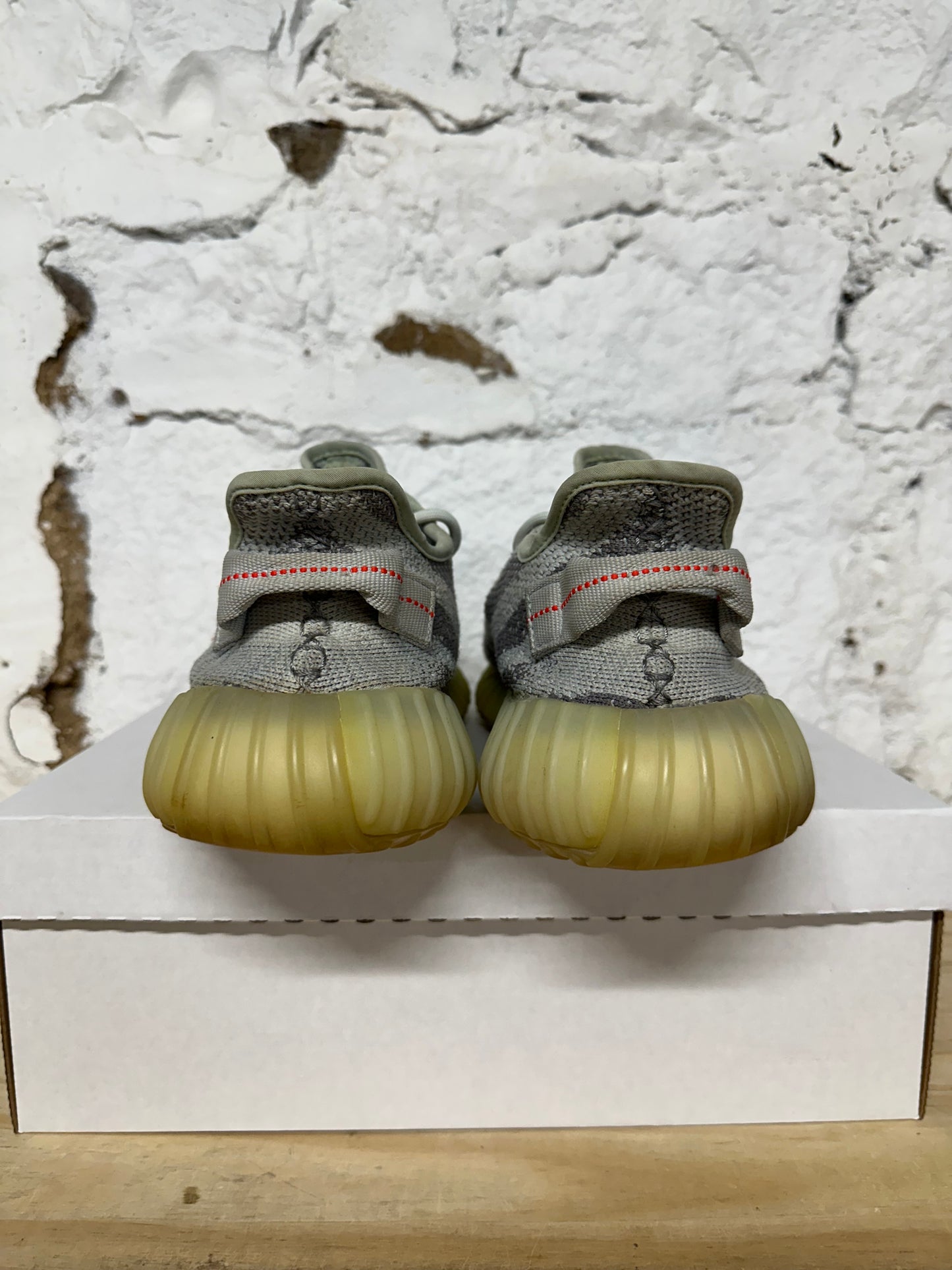 Yeezy 350 V2 Blue Tint Sz 12