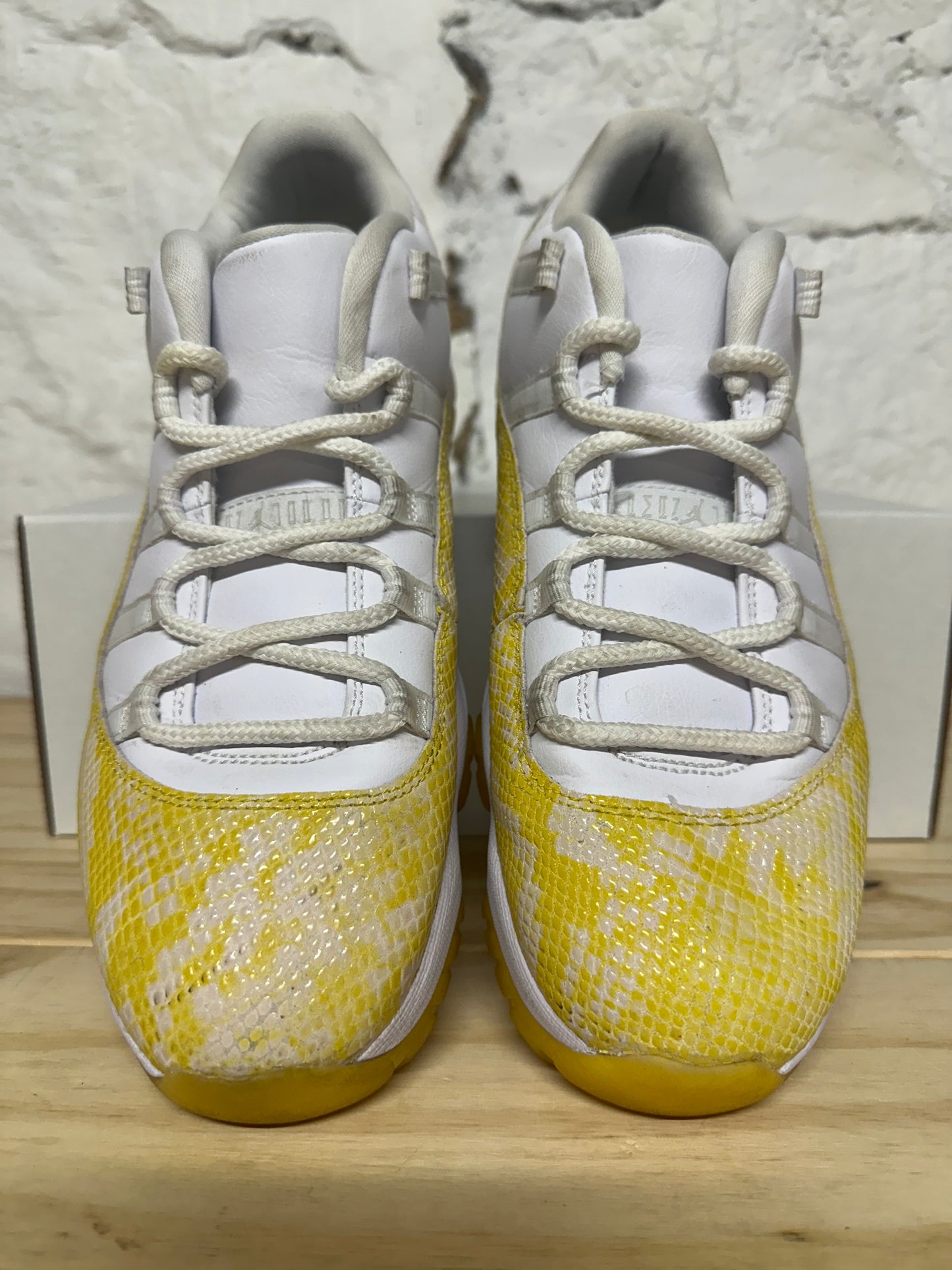 Air Jordan 11 Low Yellow Snakeskin Sz 9.5 (11W)