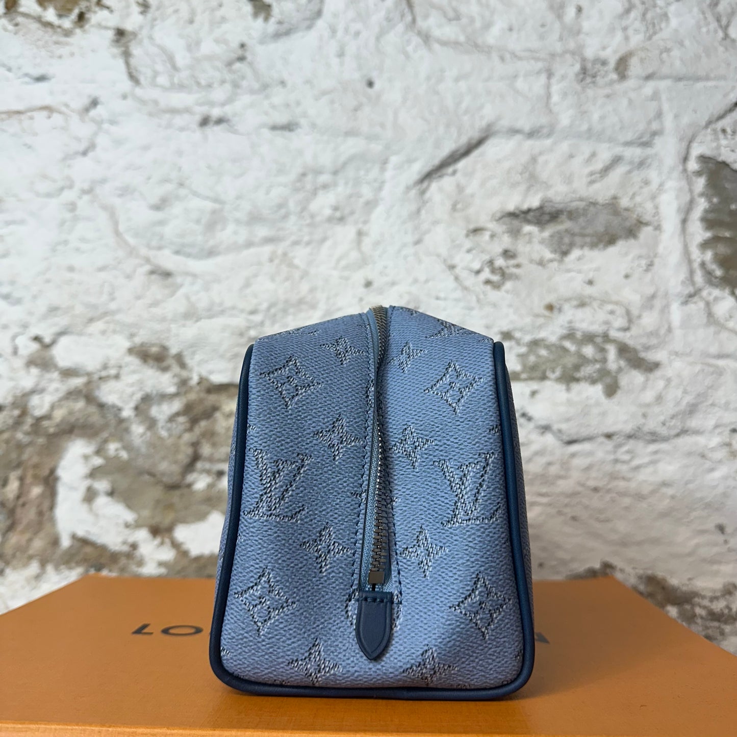 Louis Vuitton Locker Dopp Kit Toiletry Bag W/ Box DS