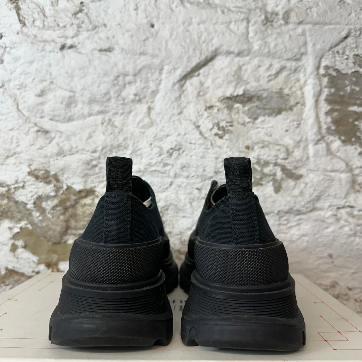 Alexander Mcqueen Black Tread Boot Low Sz 9 (42)