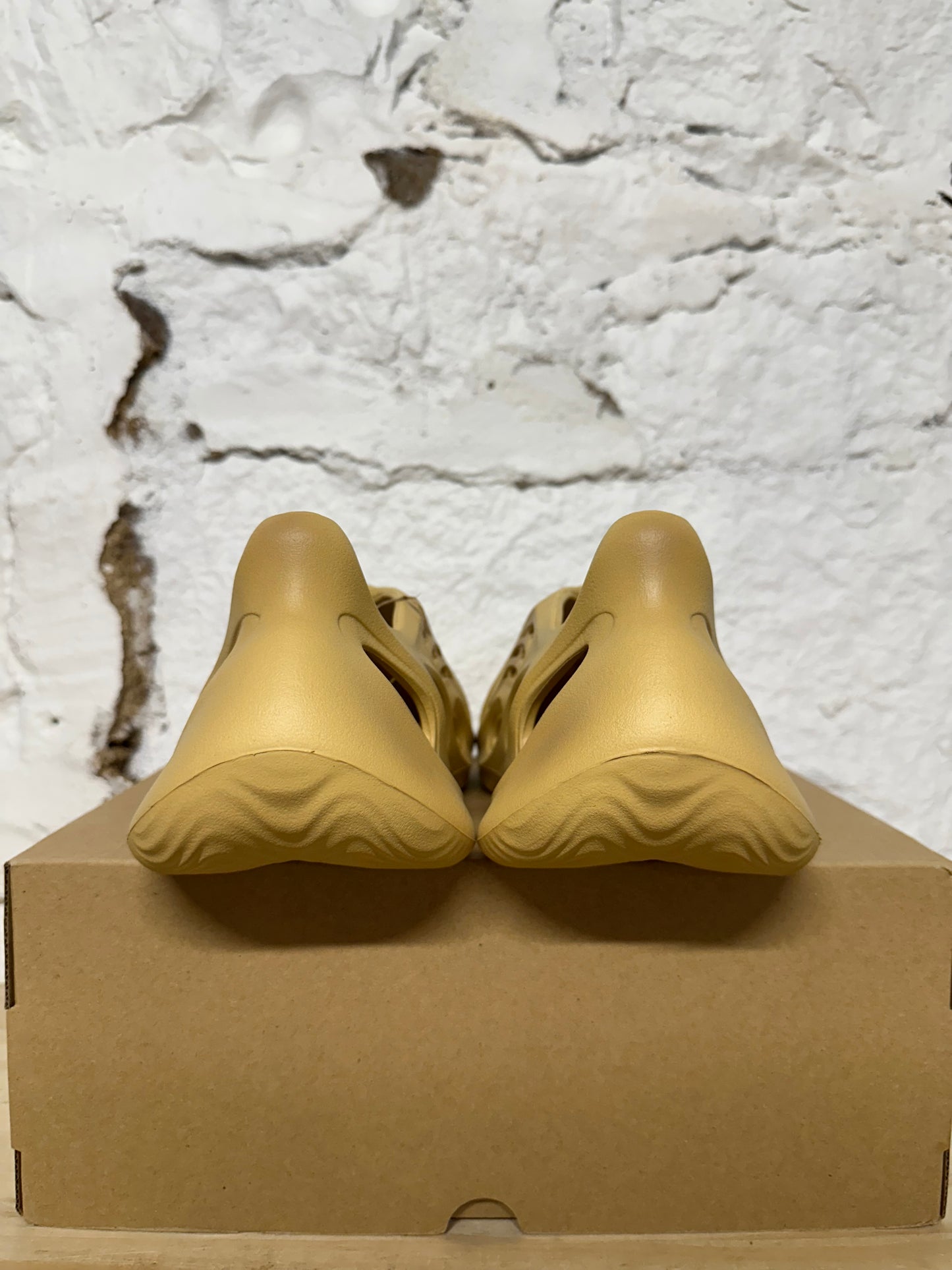 Yeezy Foam RNNR Desert Sand Sz 7 DS