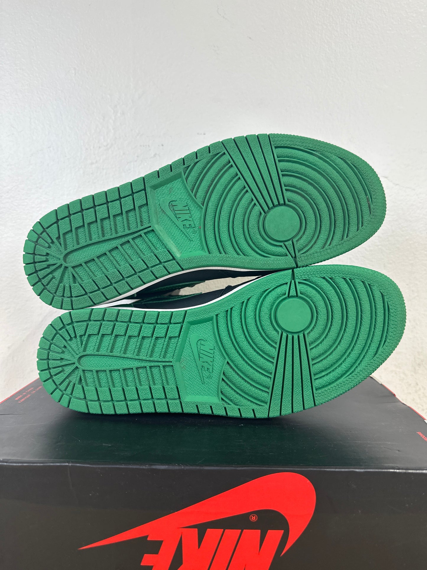 Air Jordan 1 High Pine Green Black Sz 10
