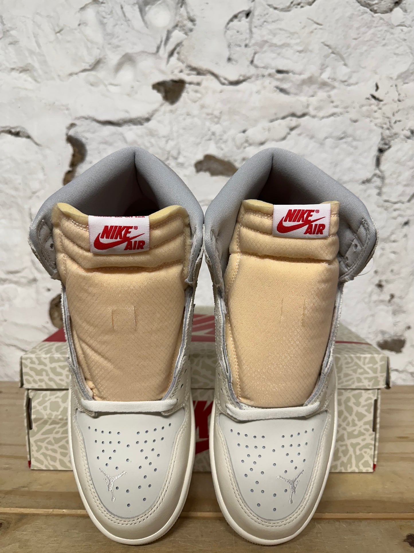 Air Jordan 1 High Sail University Red Sz 9.5 DS