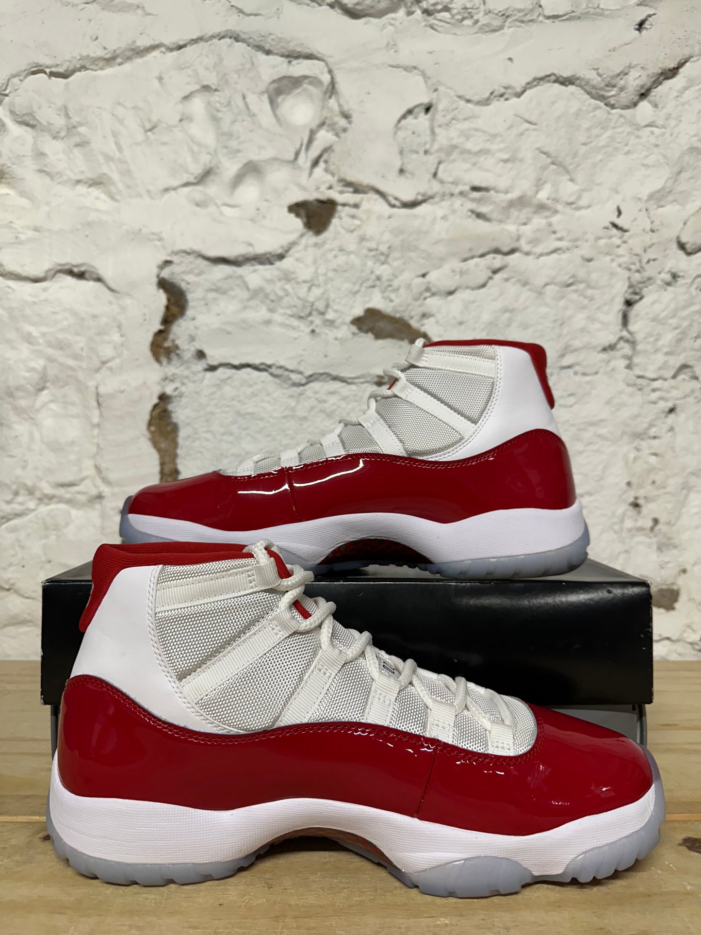 Air Jordan 11 High Cherry Sz 10.5