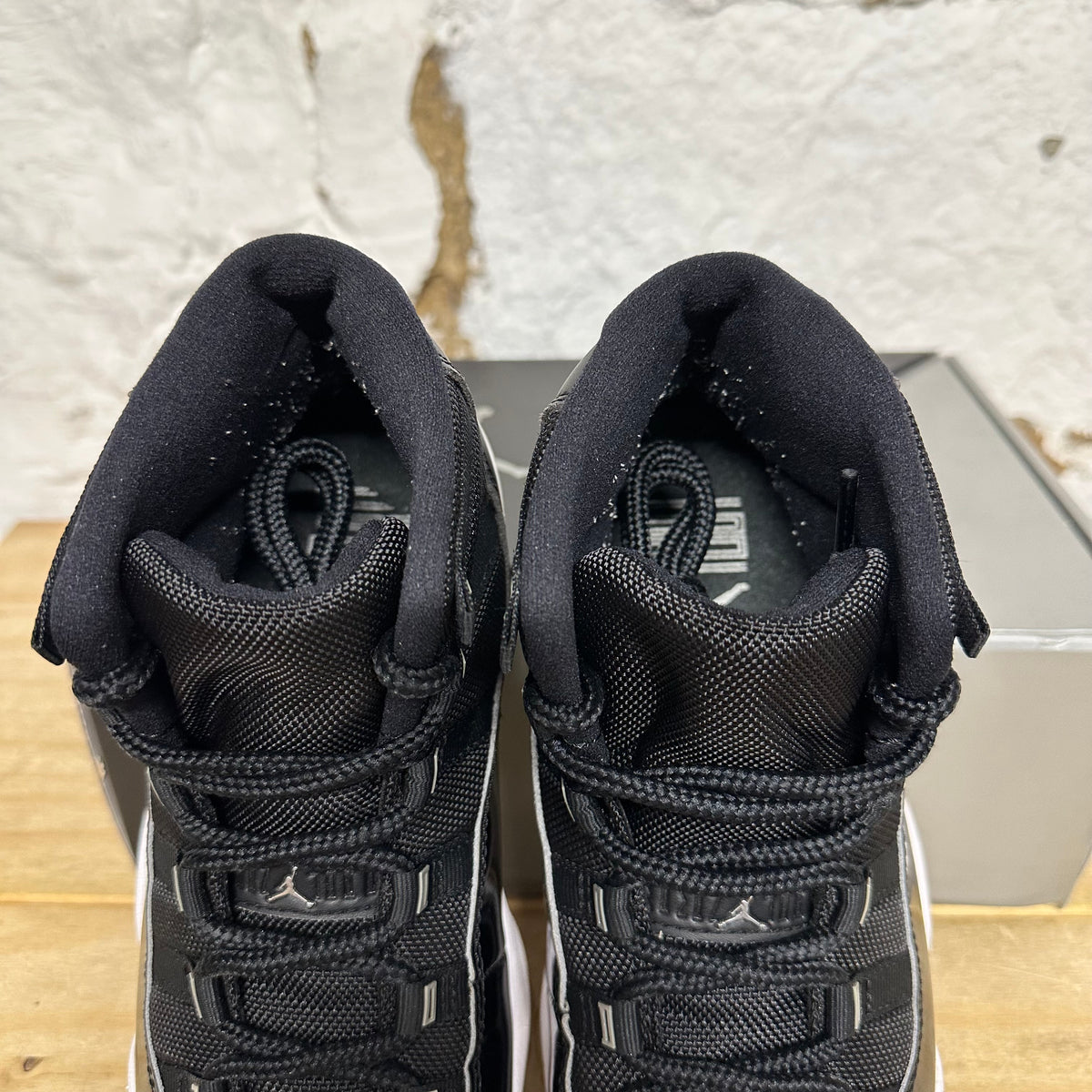 Air Jordan 11 High Jubilee Sz 8