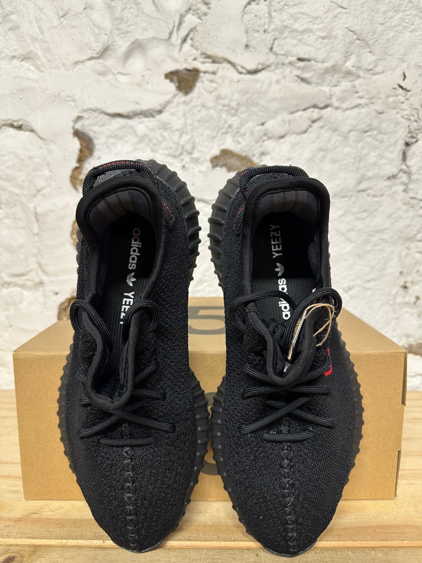 Yeezy 350 V2 Black Red Sz 9.5 DS