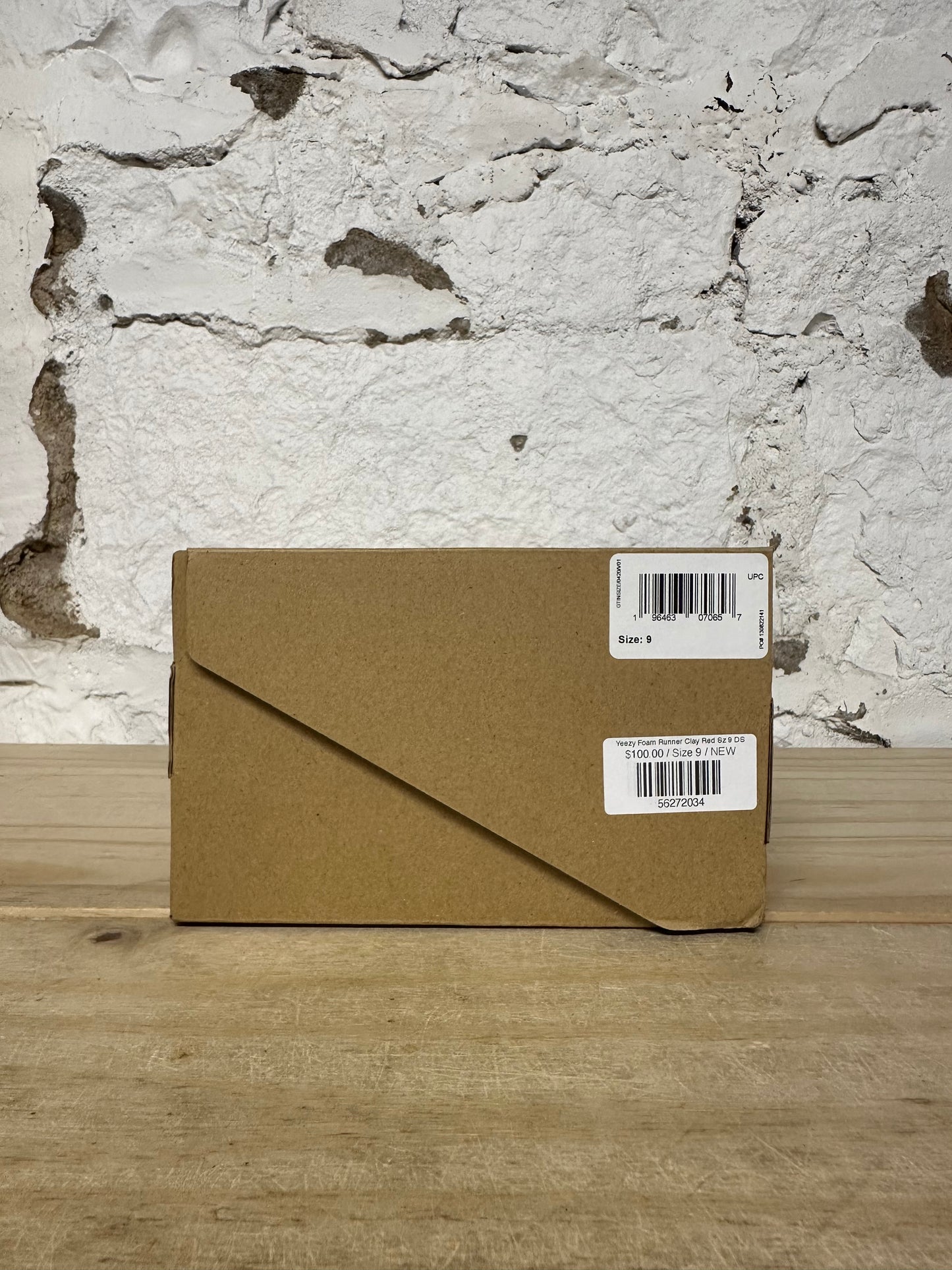 Yeezy Foam Runner Clay Red Sz 9 DS