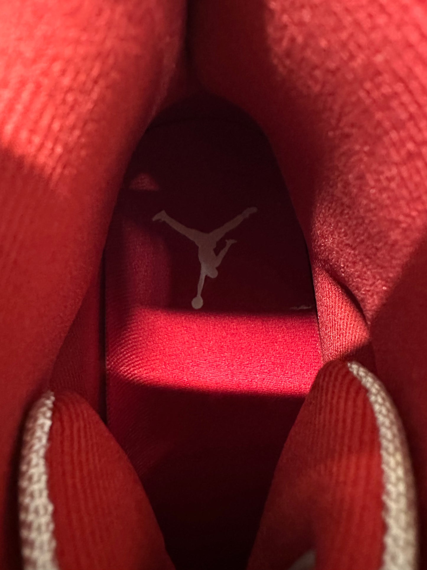 Air Jordan 11 High Cherry Sz 10.5