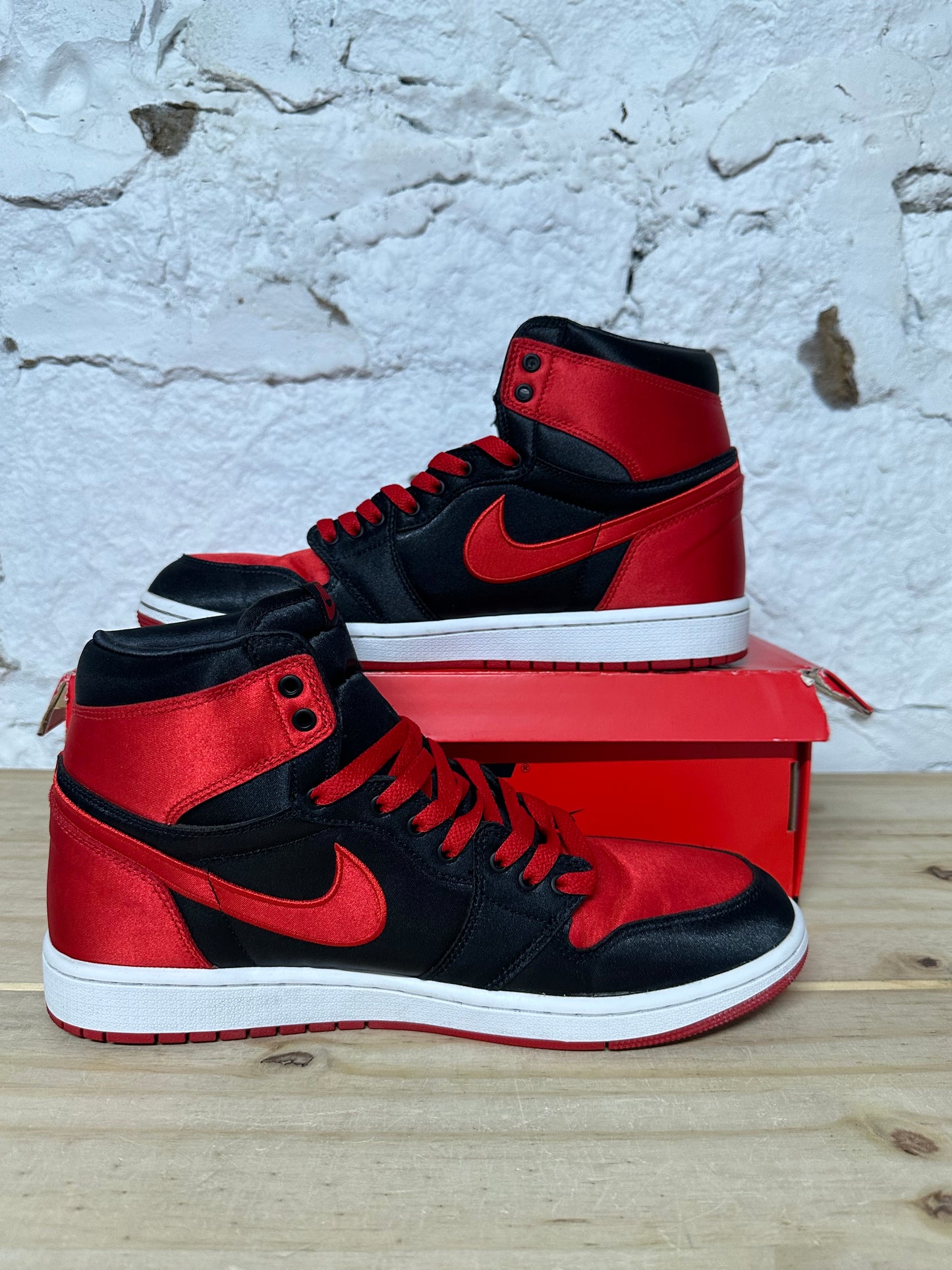 Air Jordan 1 High Satin Bred Sz 10.5 (12W)