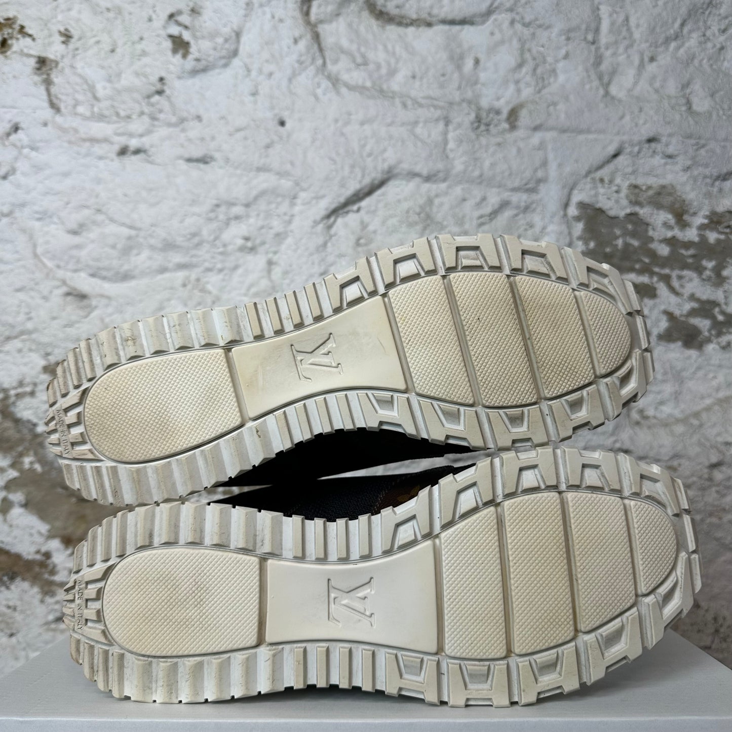 Louis Vuitton Black Brown Monogram Runaway Sneaker Sz 8.5 (7LV) No Box