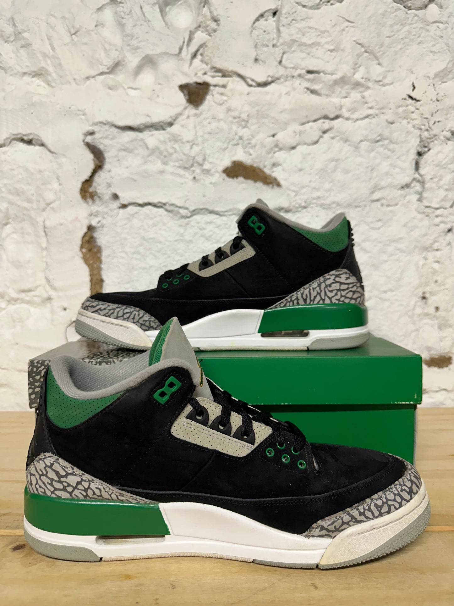 Air Jordan 3 Pine Green Sz 10