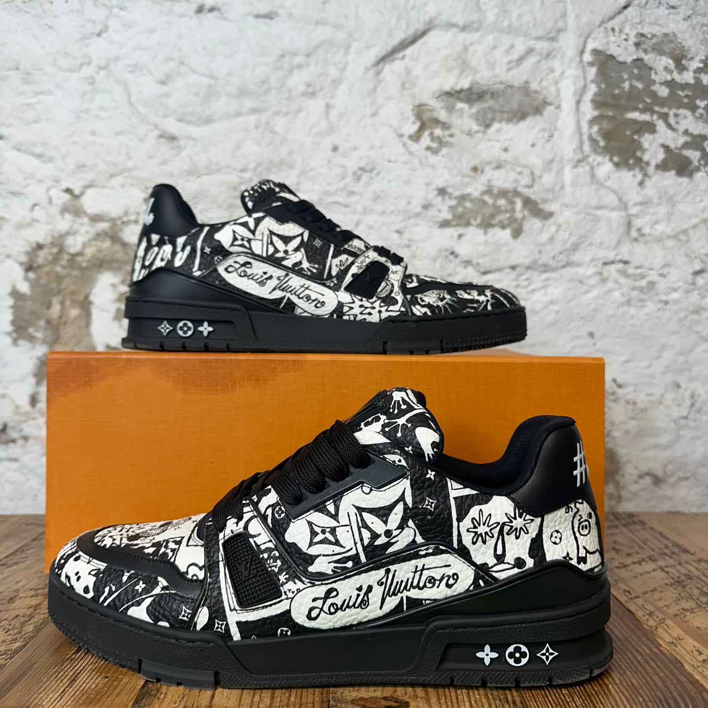 Louis Vuitton Black White Comic Trainer Sneaker Sz 8.5 (7LV)