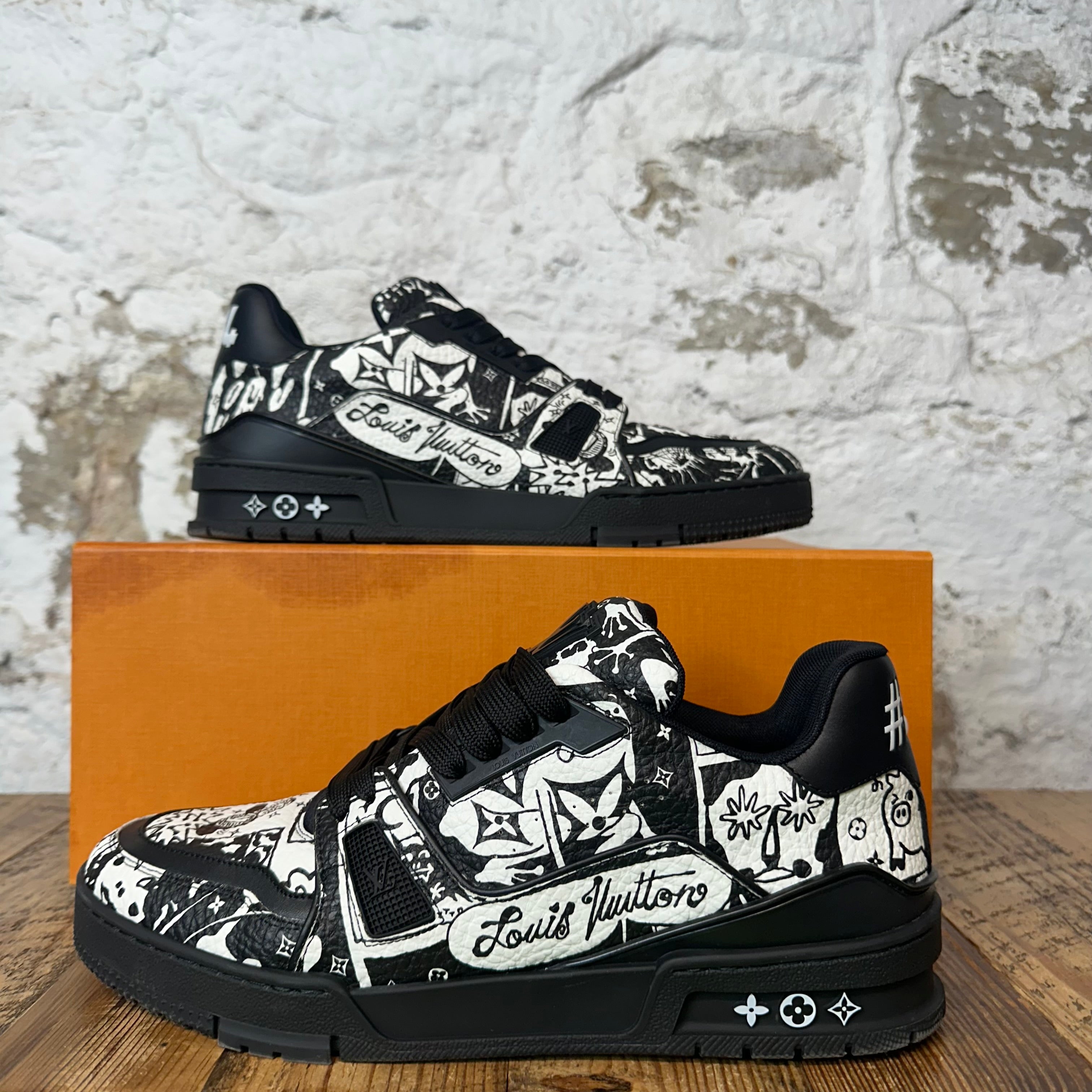 Louis Vuitton Black White Comic Trainer Sneaker Sz 8.5 (7LV)