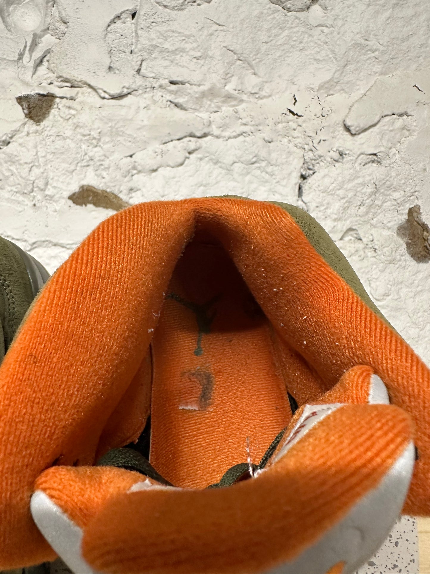 Air Jordan 5 Olive Sz 9