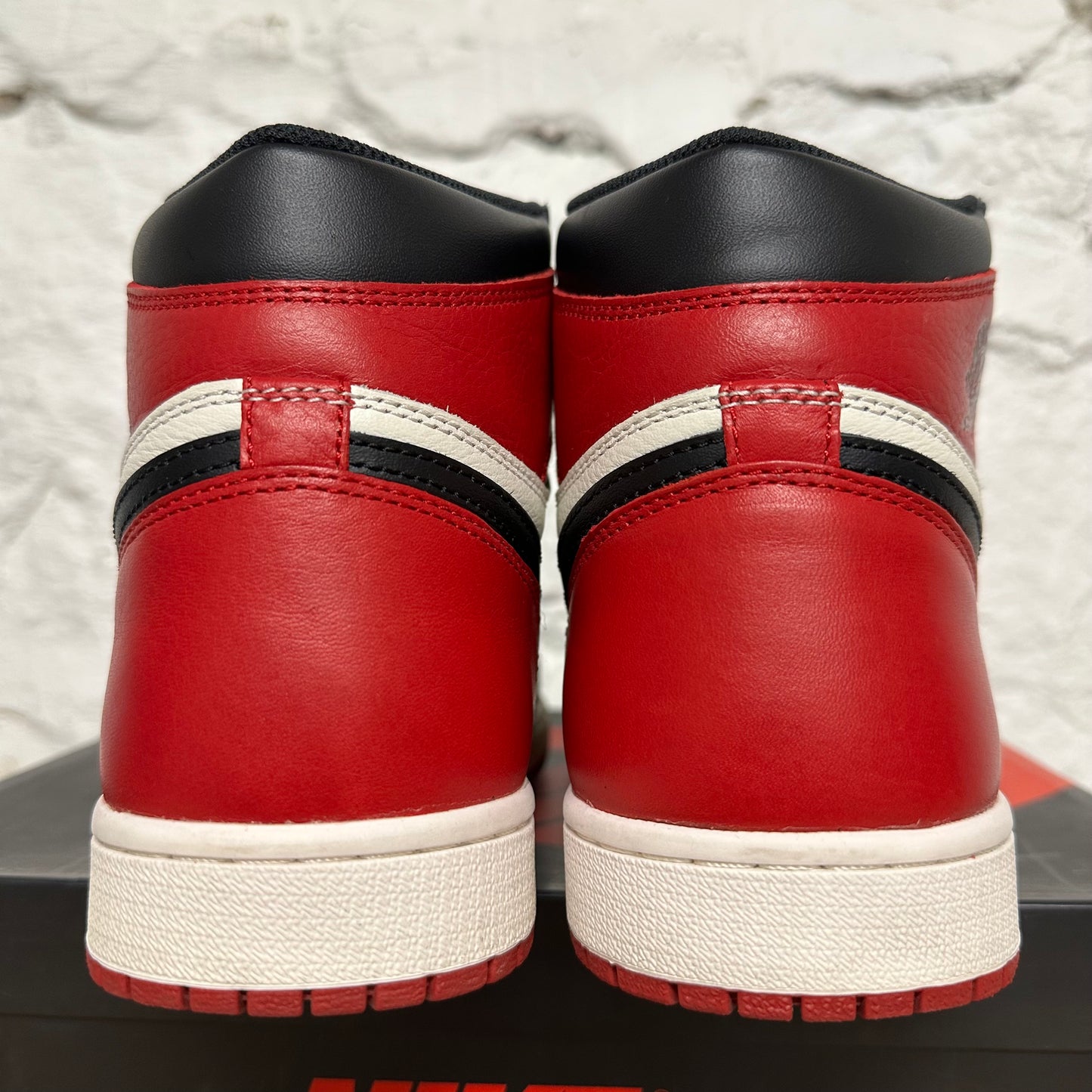 Air Jordan 1 High Bred Toe Sz 10.5