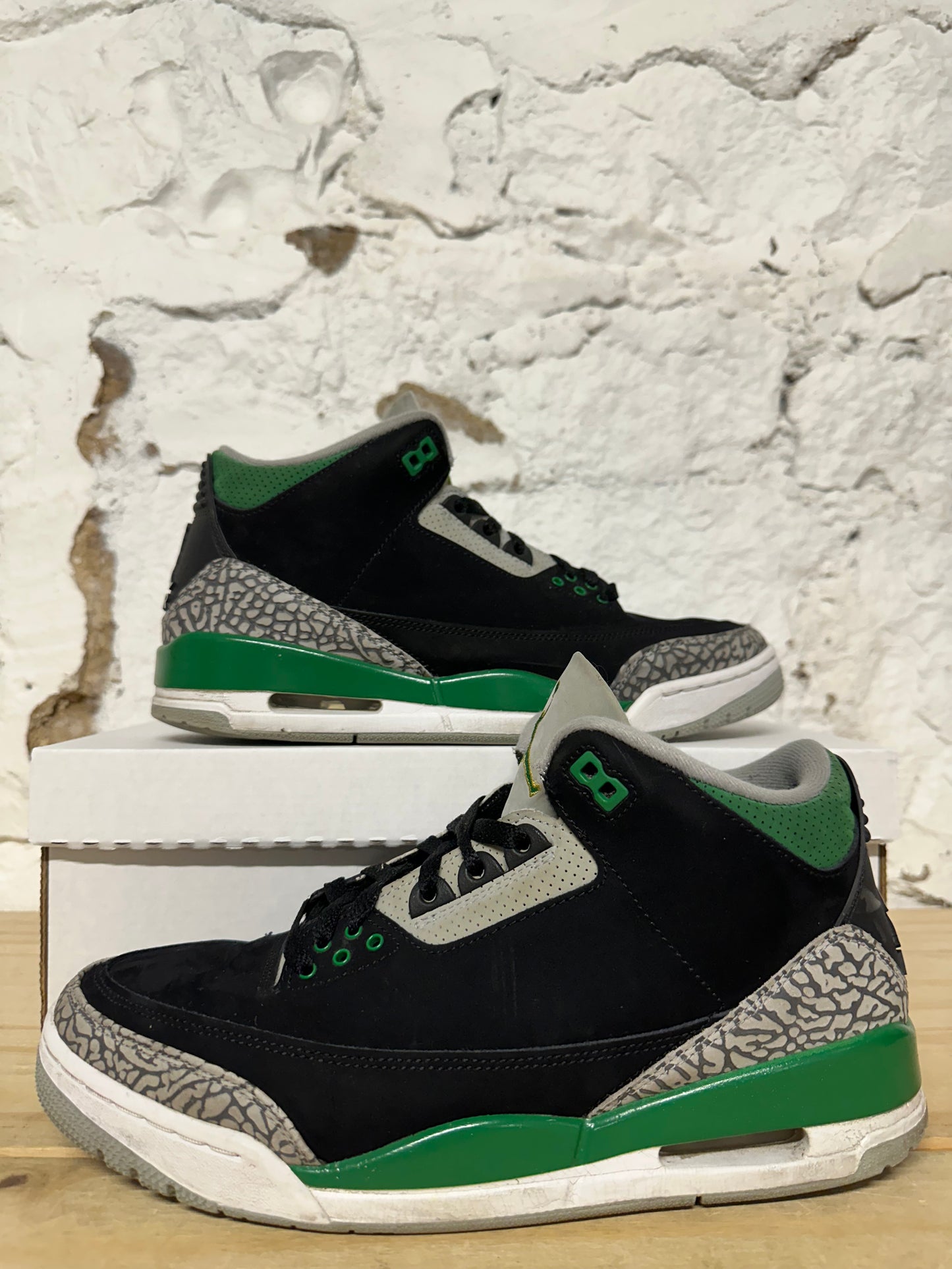 Air Jordan 3 Pine Green Sz 10