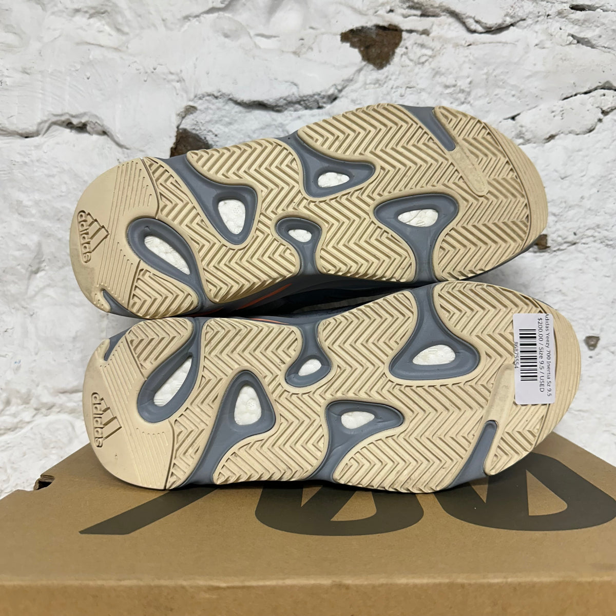 Yeezy 700 Inertia Sz 9.5