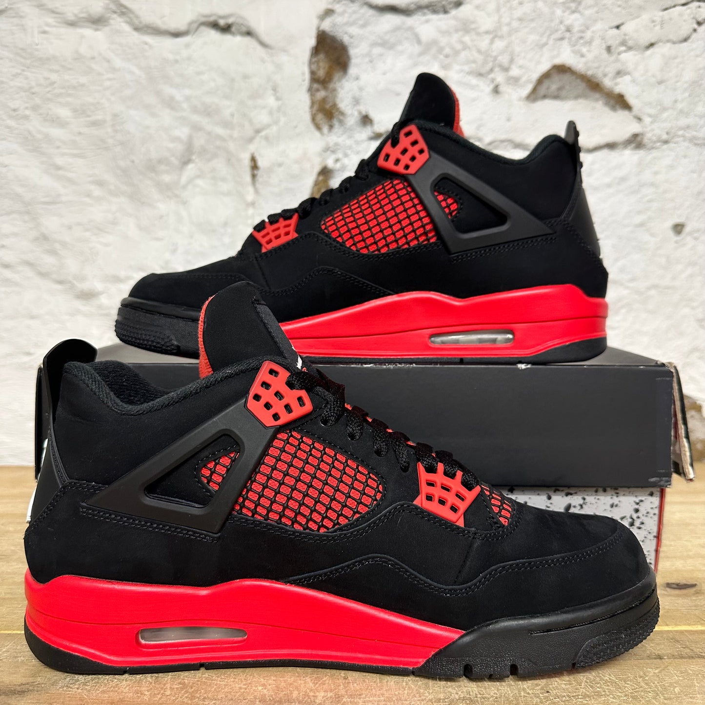 Air Jordan 4 Red Thunder Sz 9