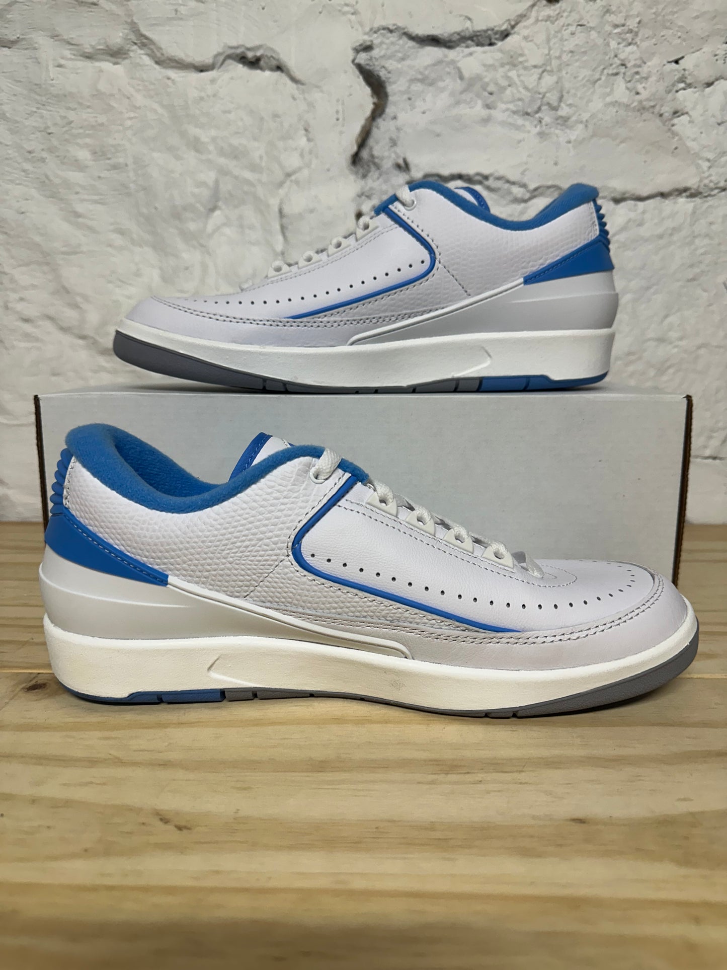 Air Jordan 2 Low UNC Sz 9.5 DS