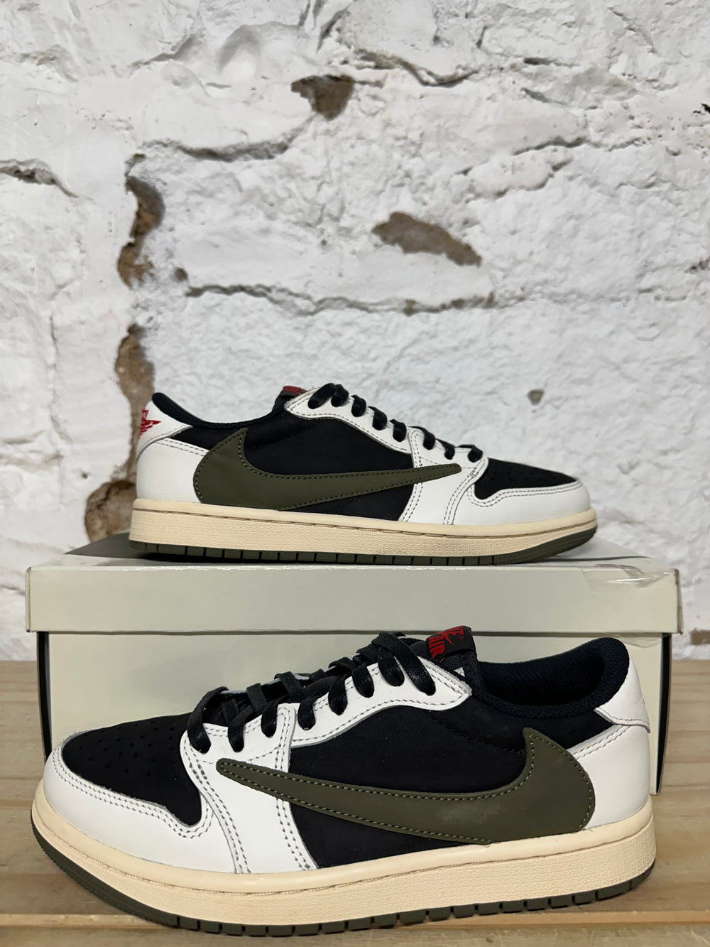 Air Jordan 1 Low Travis Scott Olive Sz 5 (6.5W)
