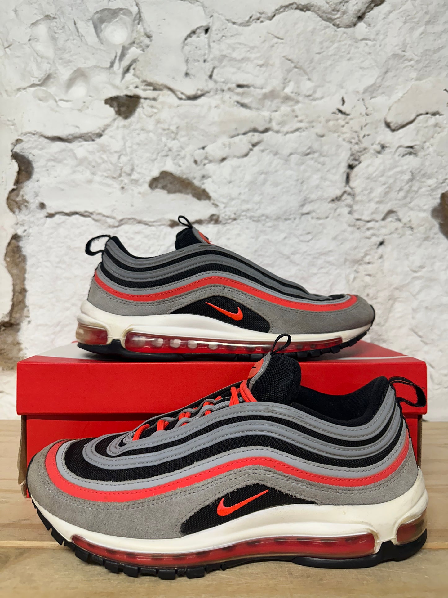 Nike Air Max 97 Wolf Grey Radiant Red Sz 9