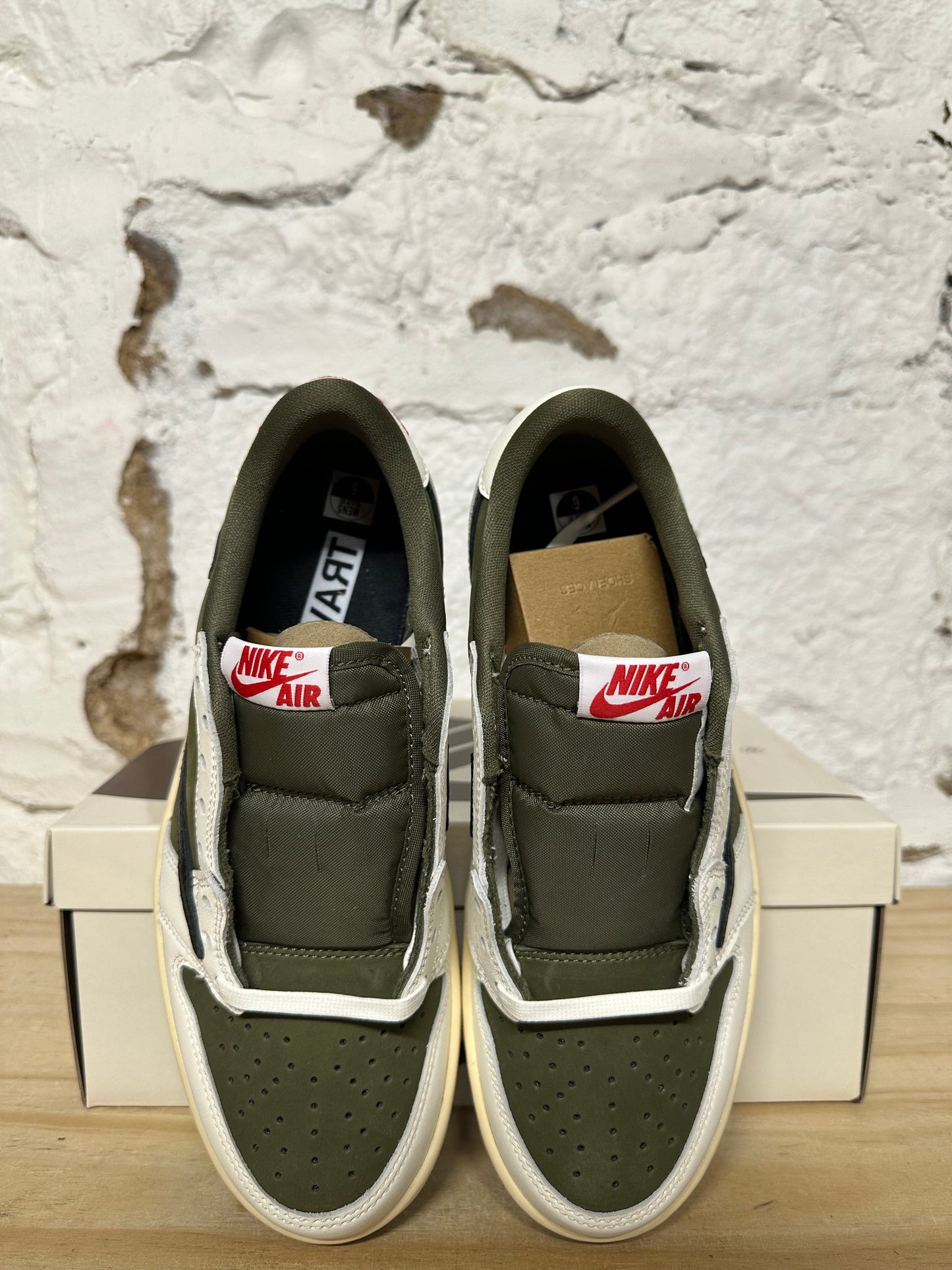 Air Jordan 1 Low Travis Scott Medium Olive Sz 6 DS