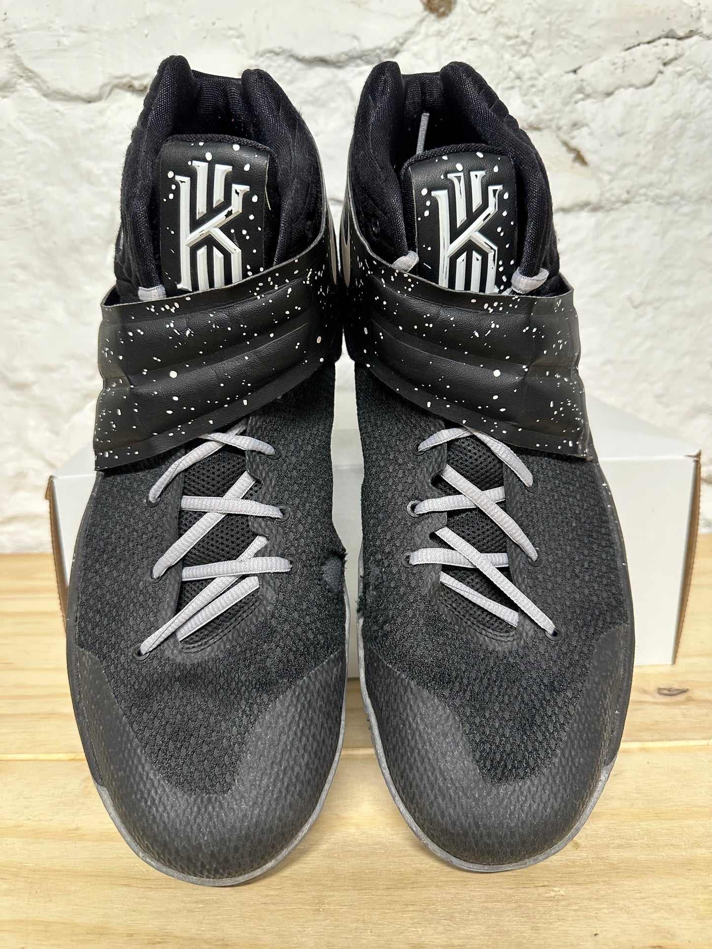 Kyrie 2 EYBL SAMPLE Black Wolf Grey Sz 16