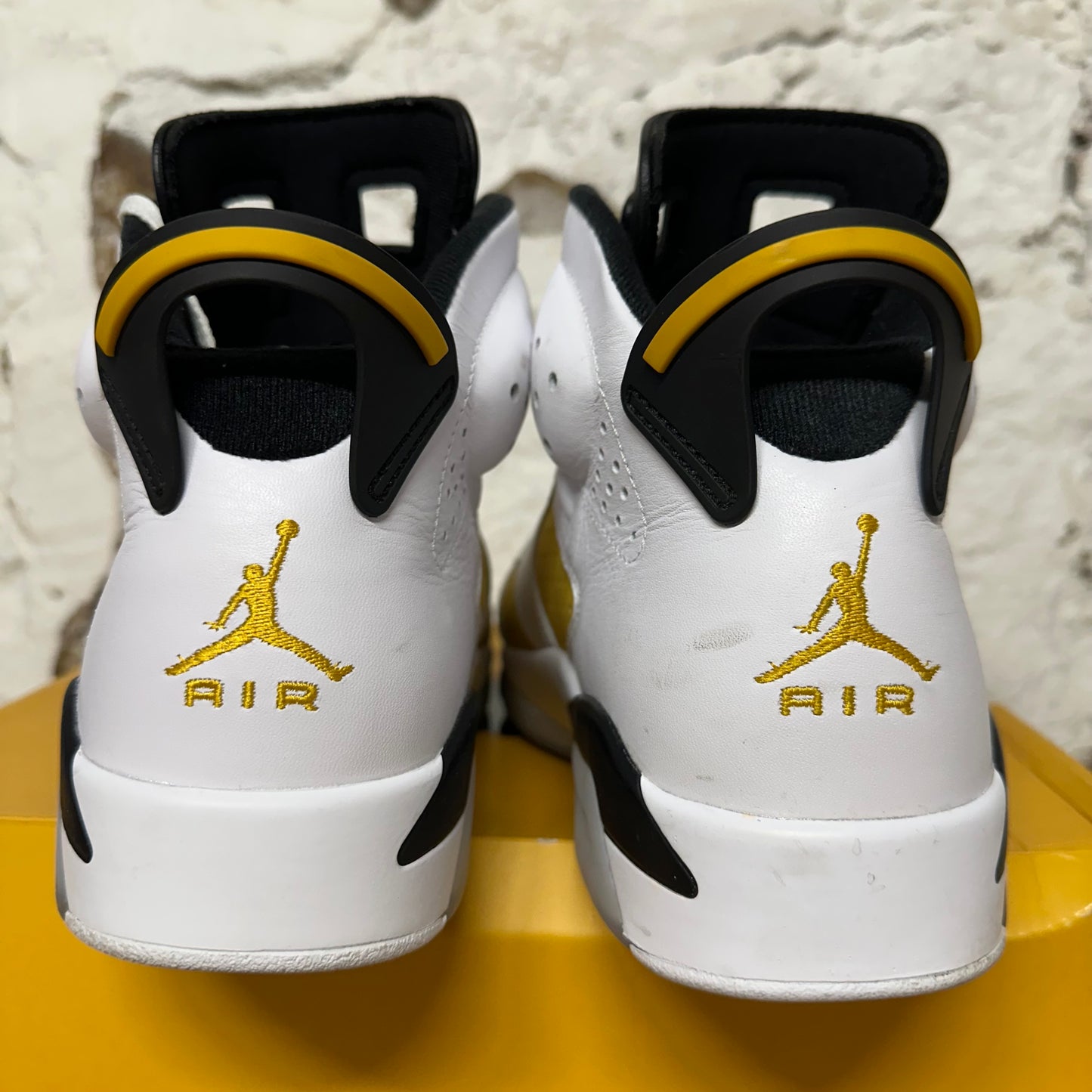 Air Jordan 6 Yellow Ochre Sz 10