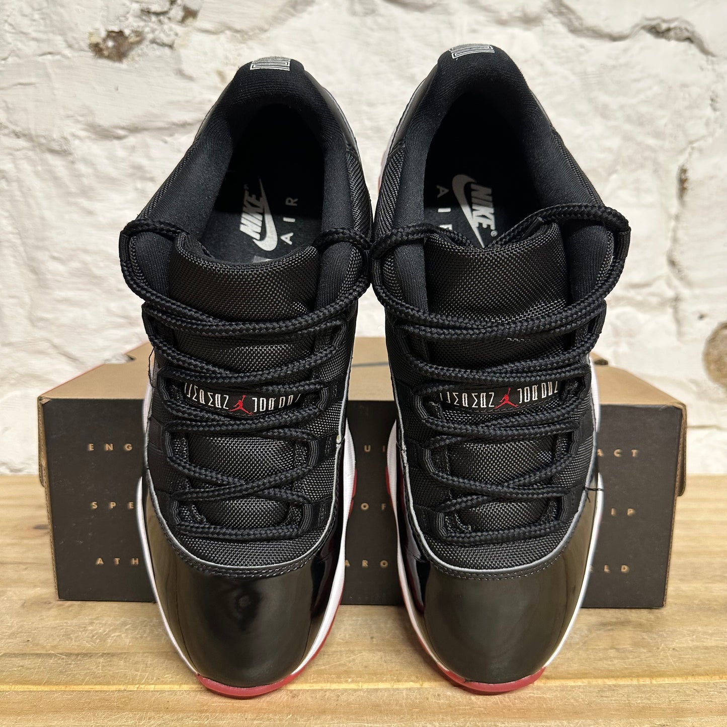 Air Jordan 11 Low Bred Sz 10