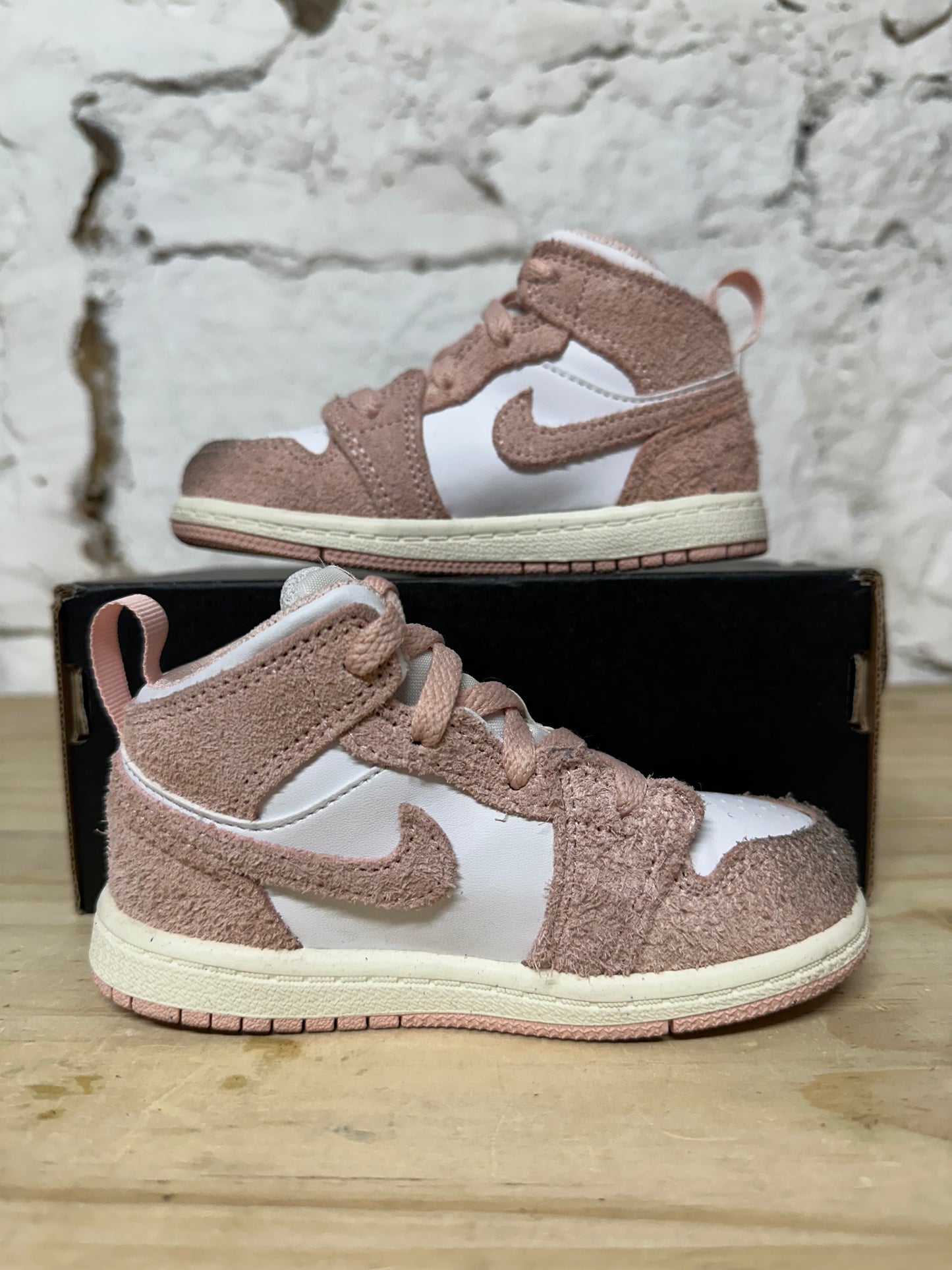 Air Jordan 1 Mid Legend Pink Sz 8C