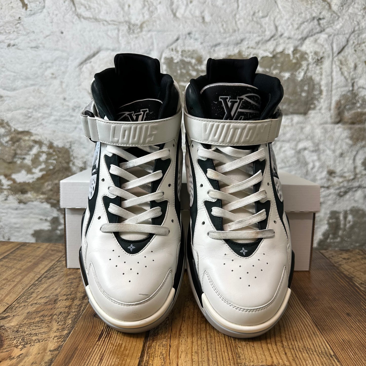 Louis Vuitton Black White Trainer 2 Sneaker Sz 9.5 (8LV)