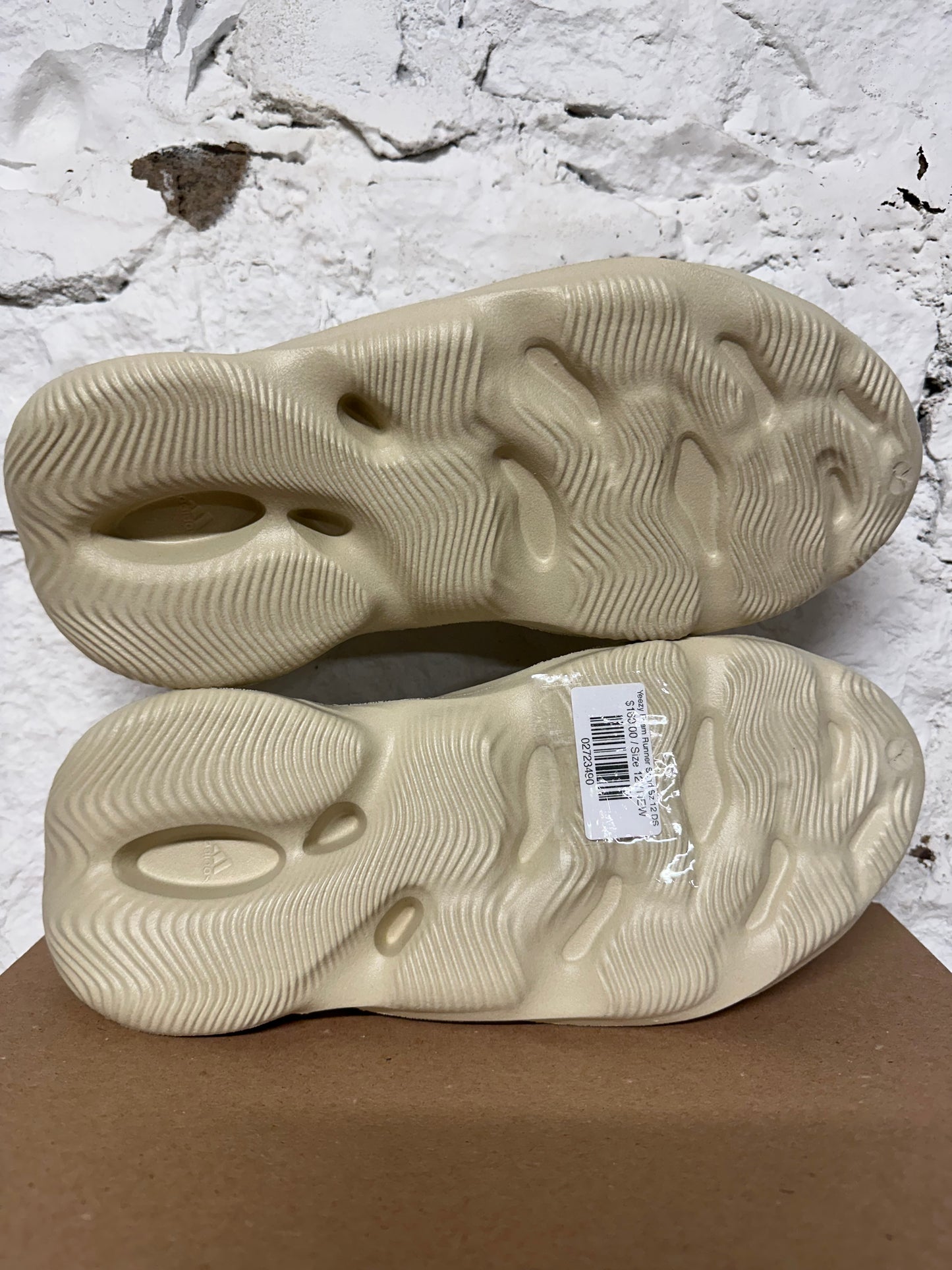 Yeezy Foam RNNR Sand Sz 12 DS