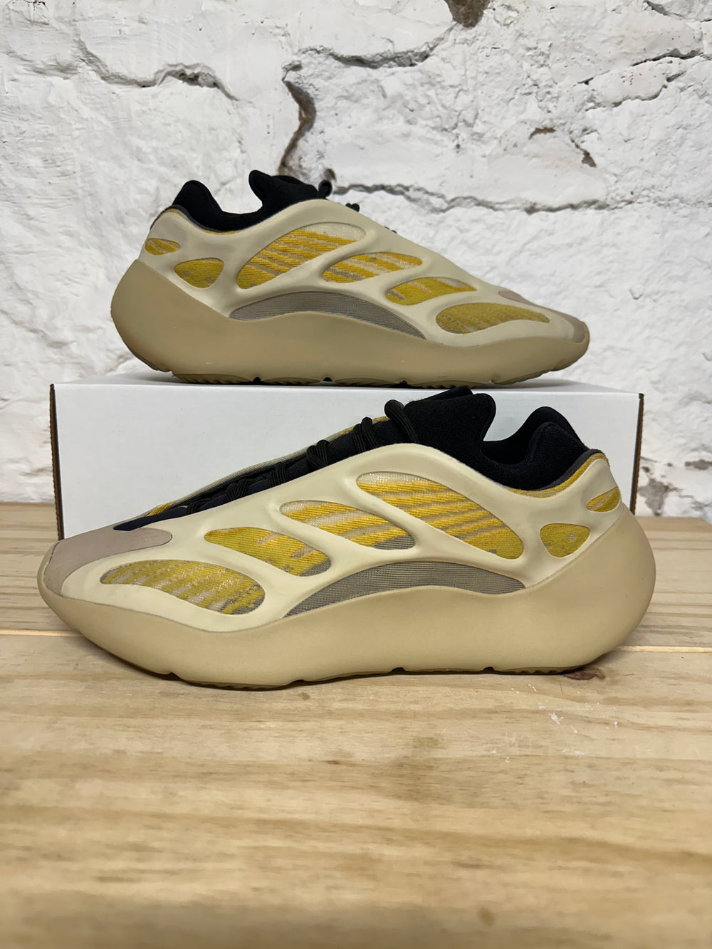 Yeezy 700 V3 Safflower Sz 12